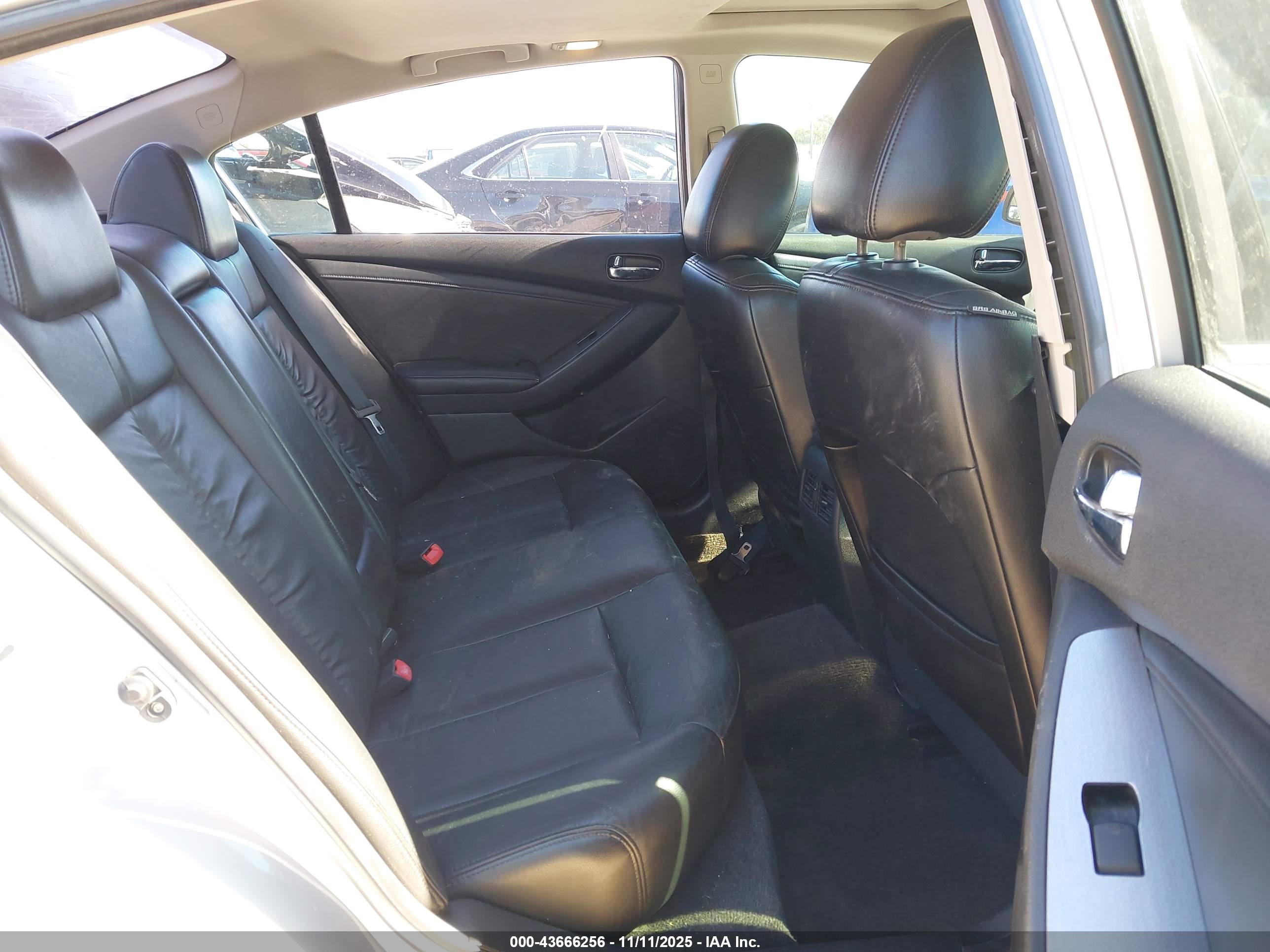 NISSAN ALTIMA image 8