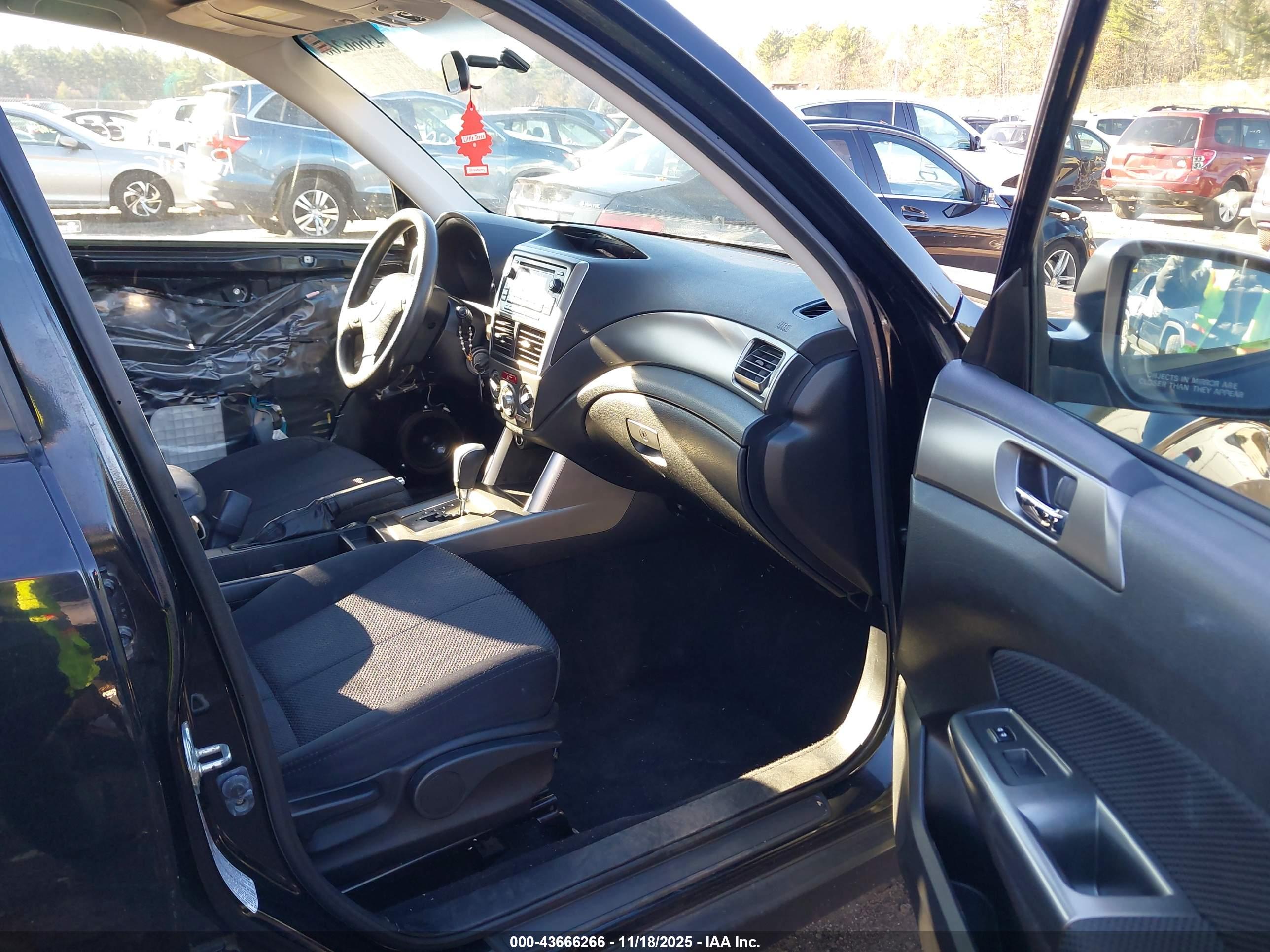 SUBARU FORESTER image 5
