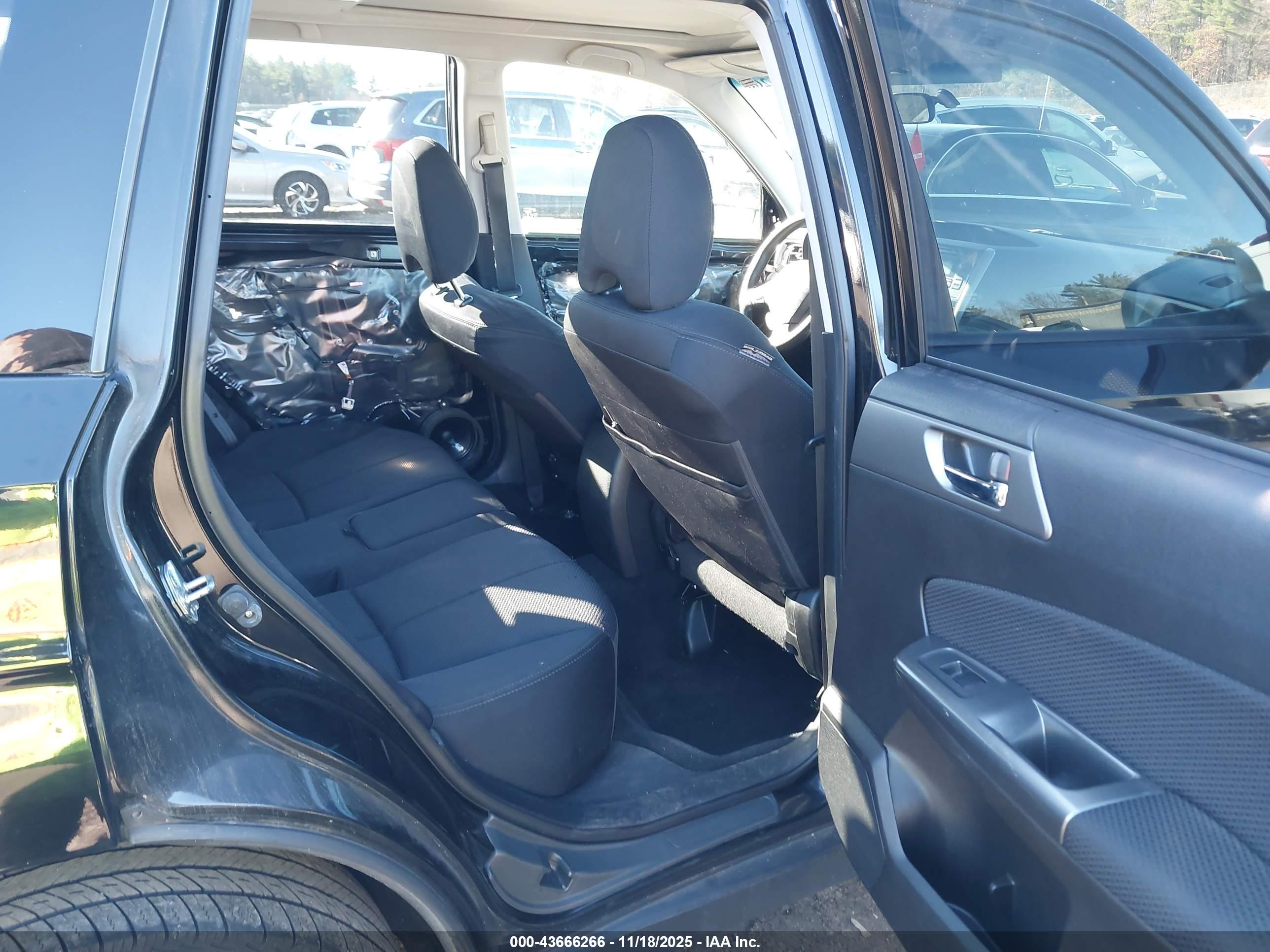 SUBARU FORESTER image 8