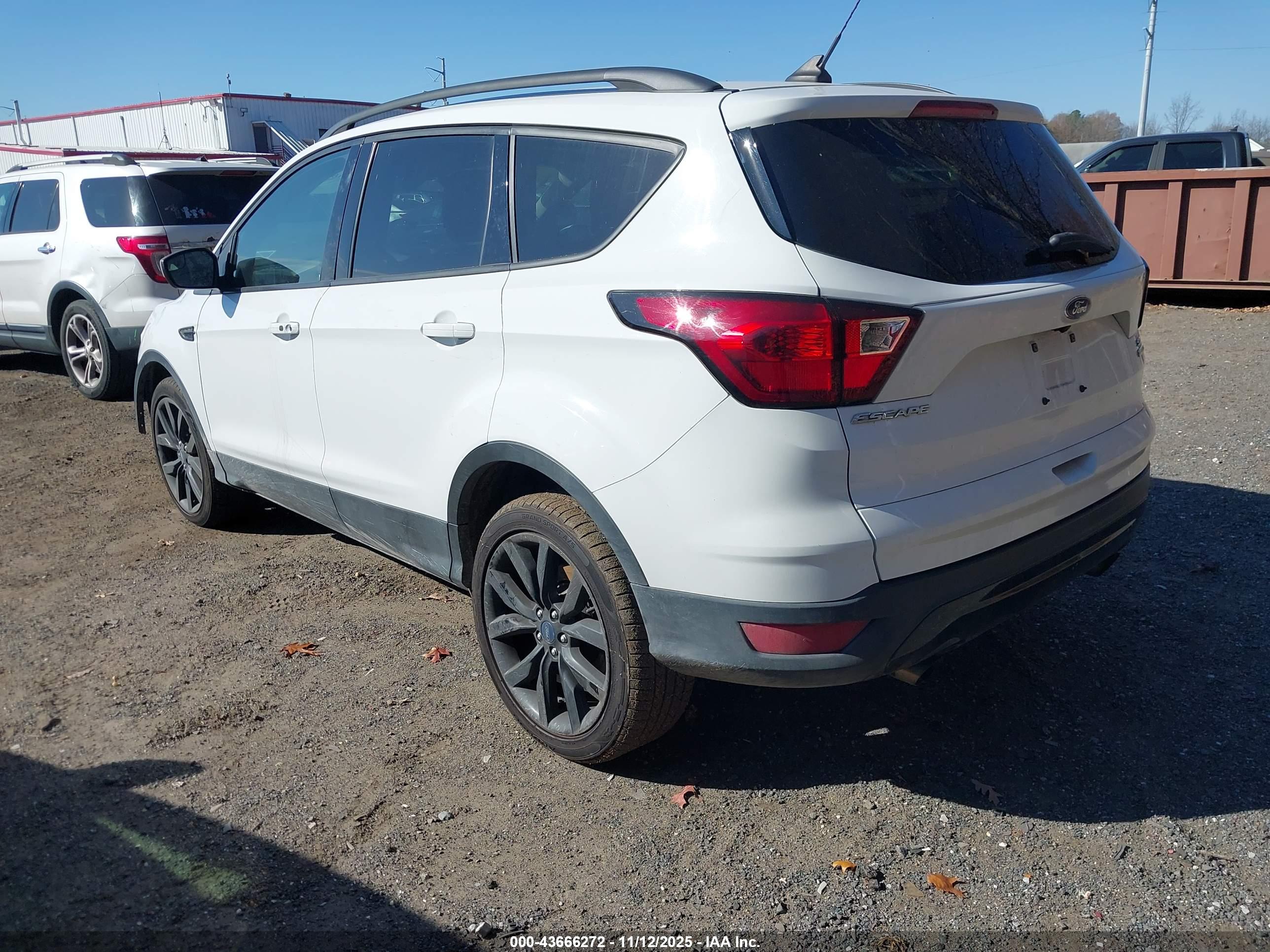FORD ESCAPE image 3