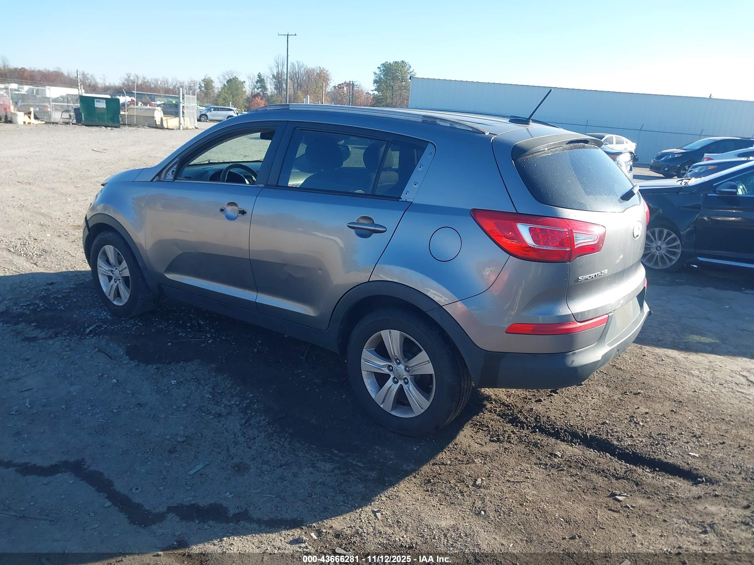 KIA SPORTAGE image 3