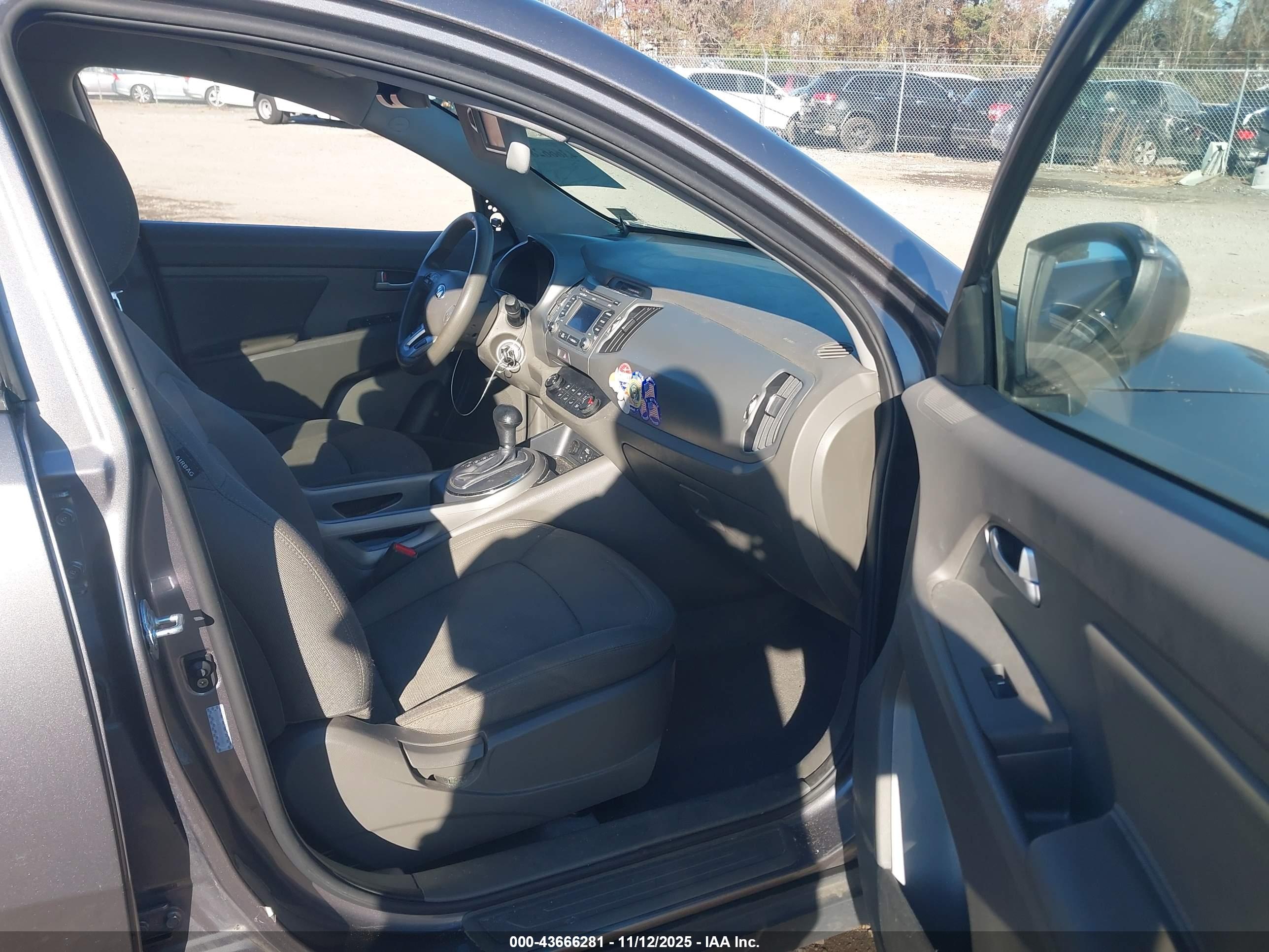 KIA SPORTAGE image 5