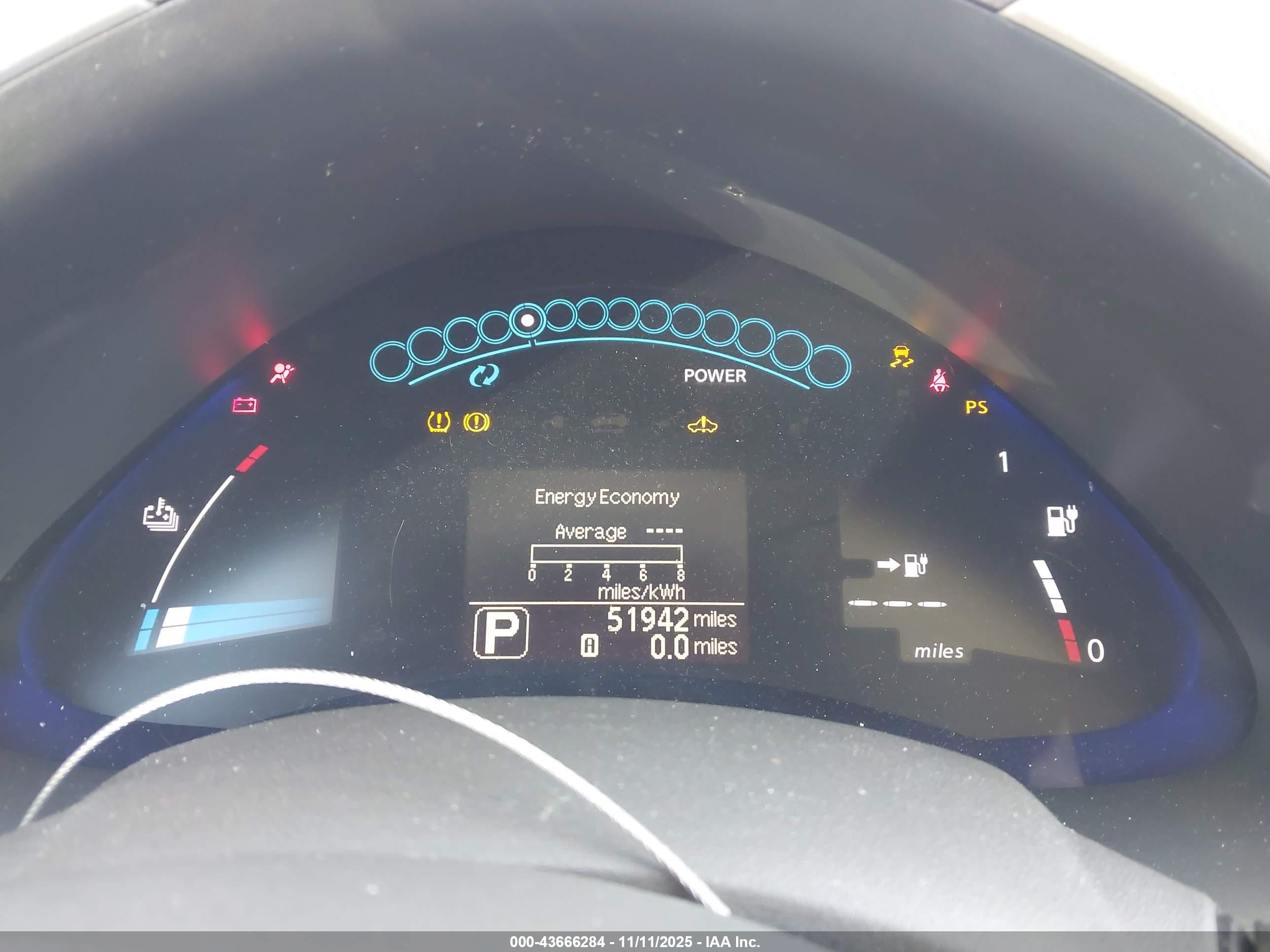 NISSAN LEAF image 7