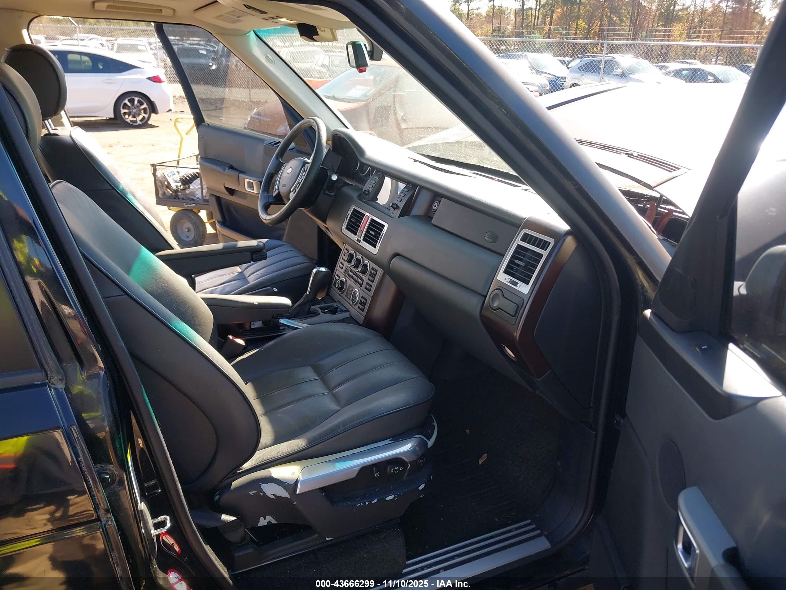LAND ROVER image 5