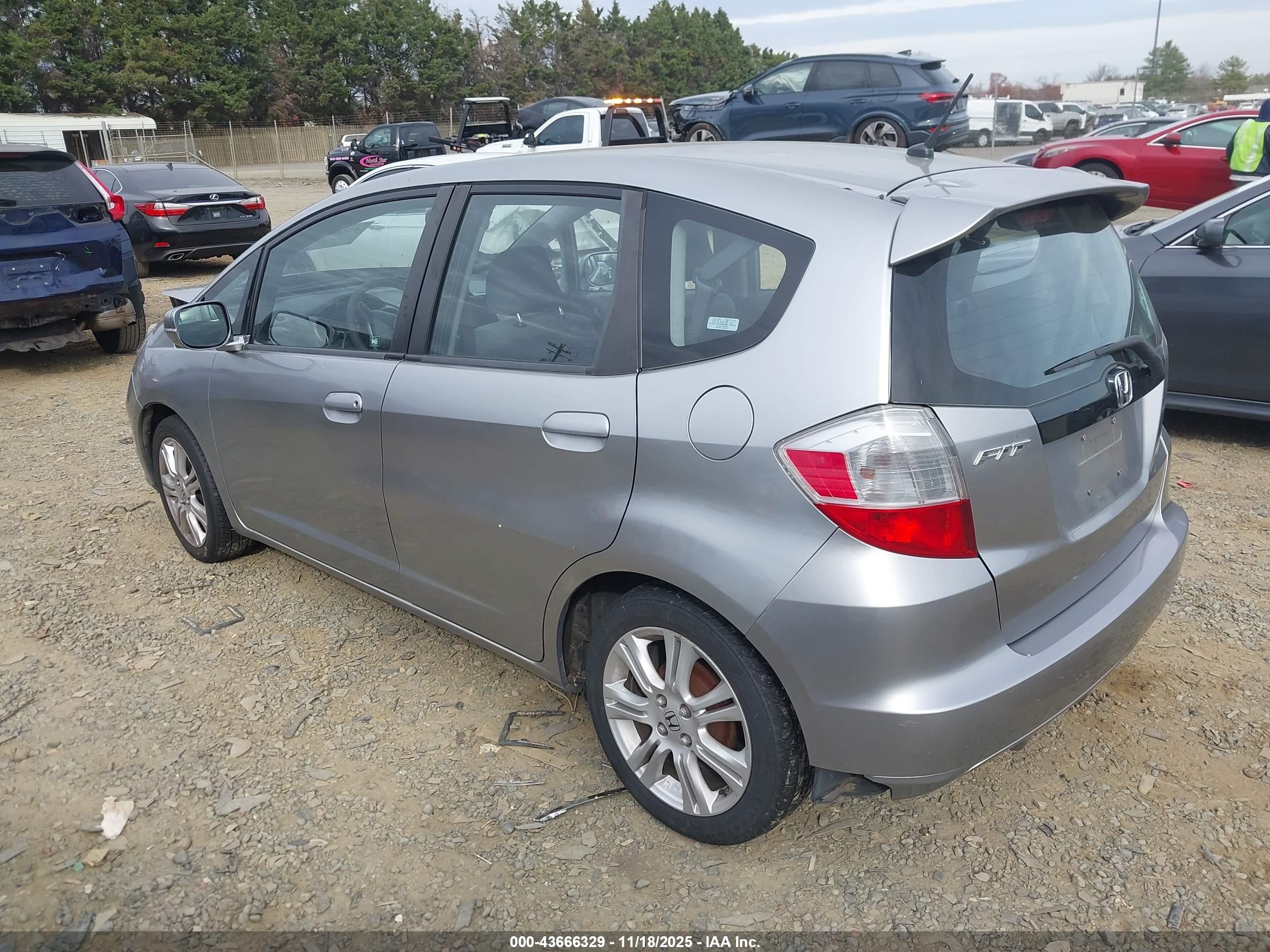 HONDA FIT image 3