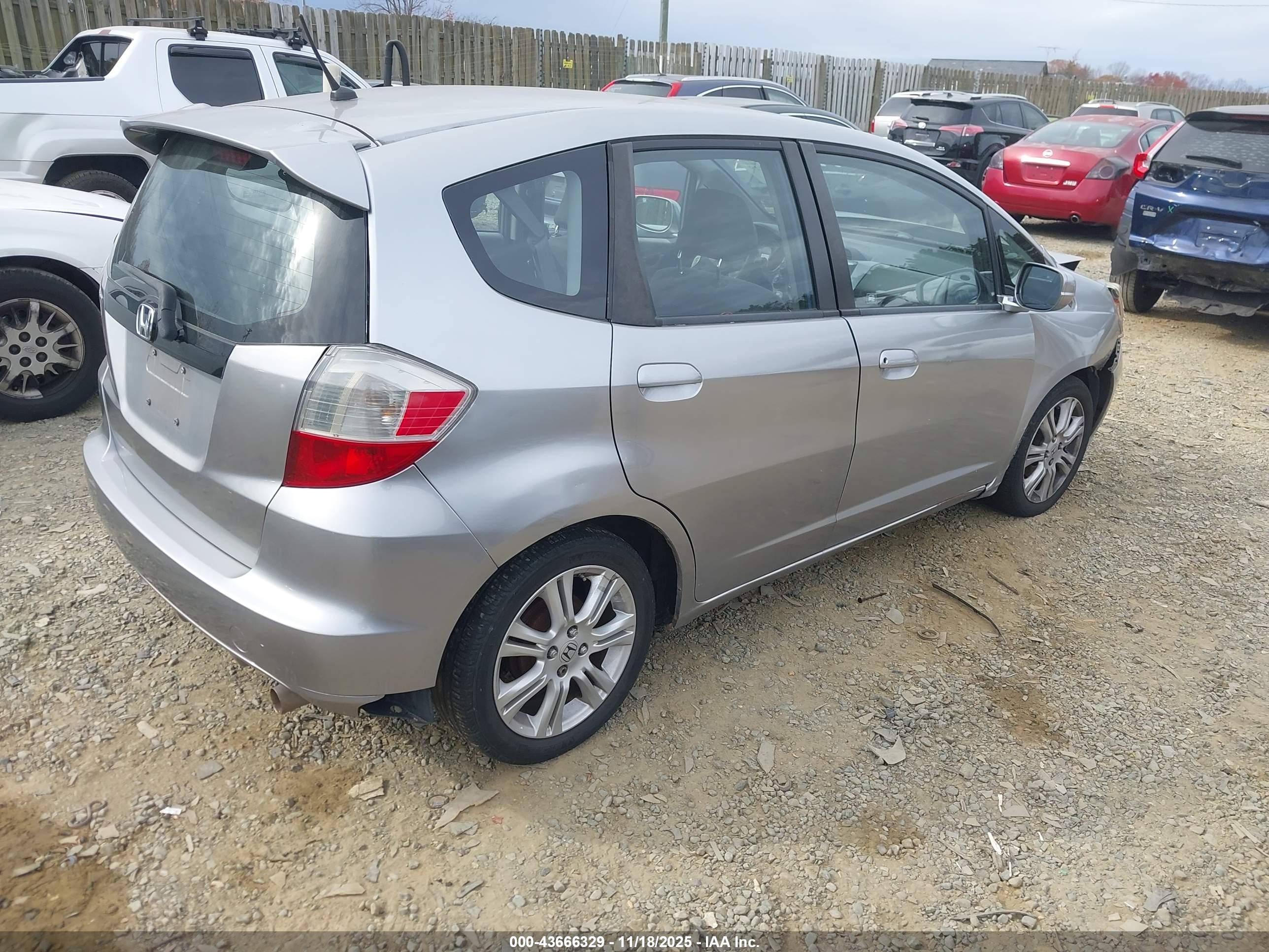 HONDA FIT image 4