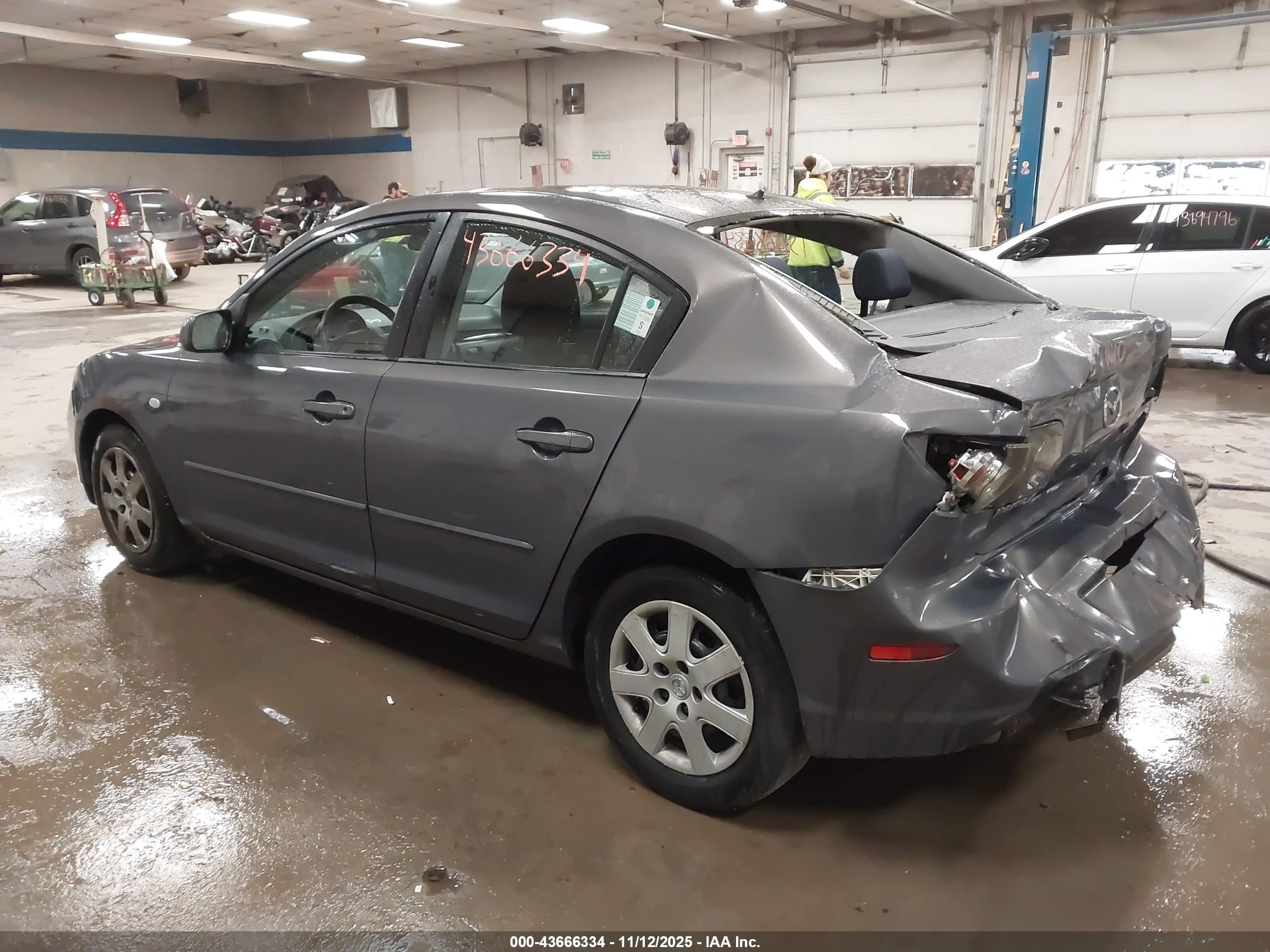 MAZDA MAZDA3 image 3