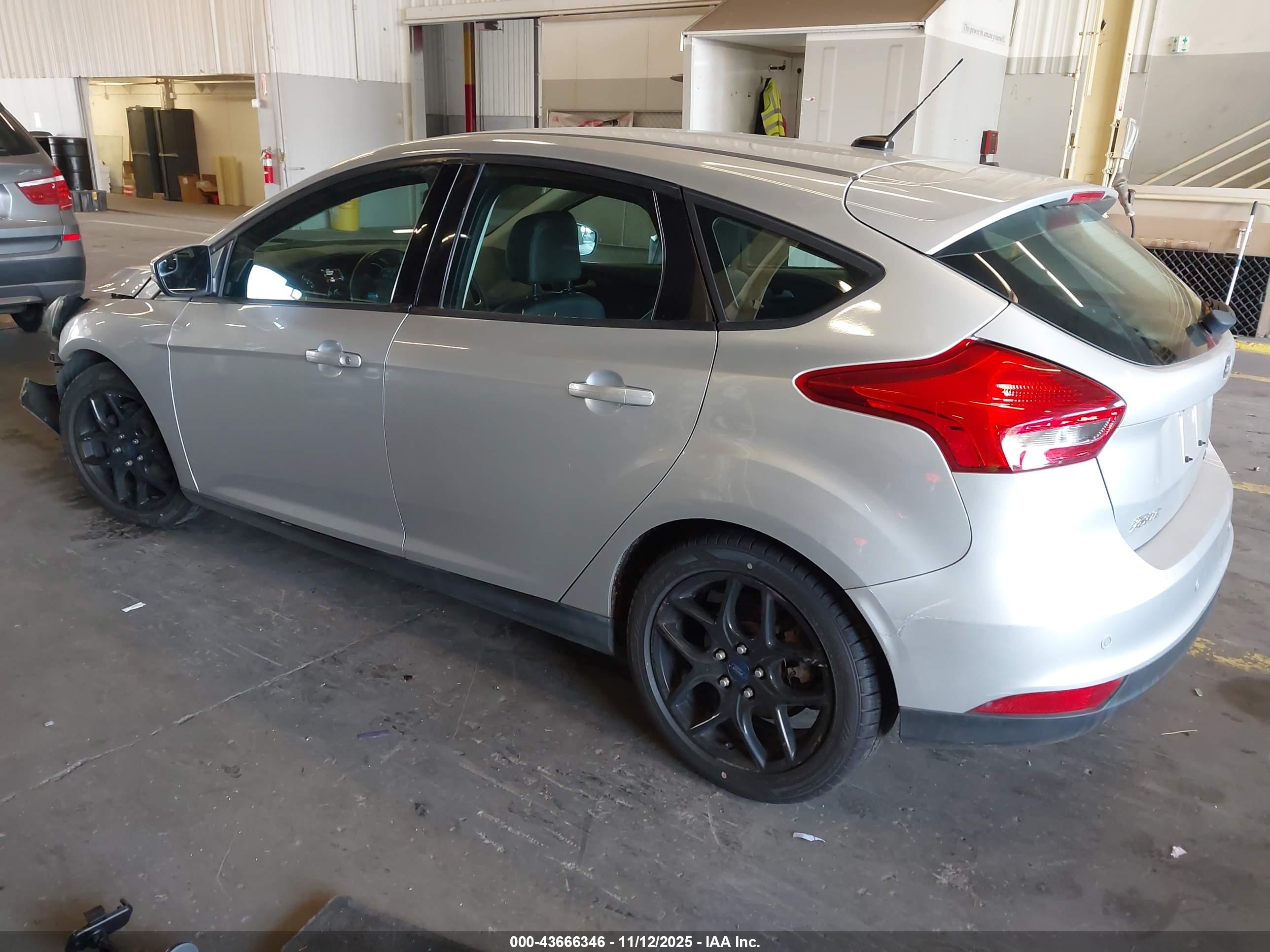 FORD FOCUS image 3