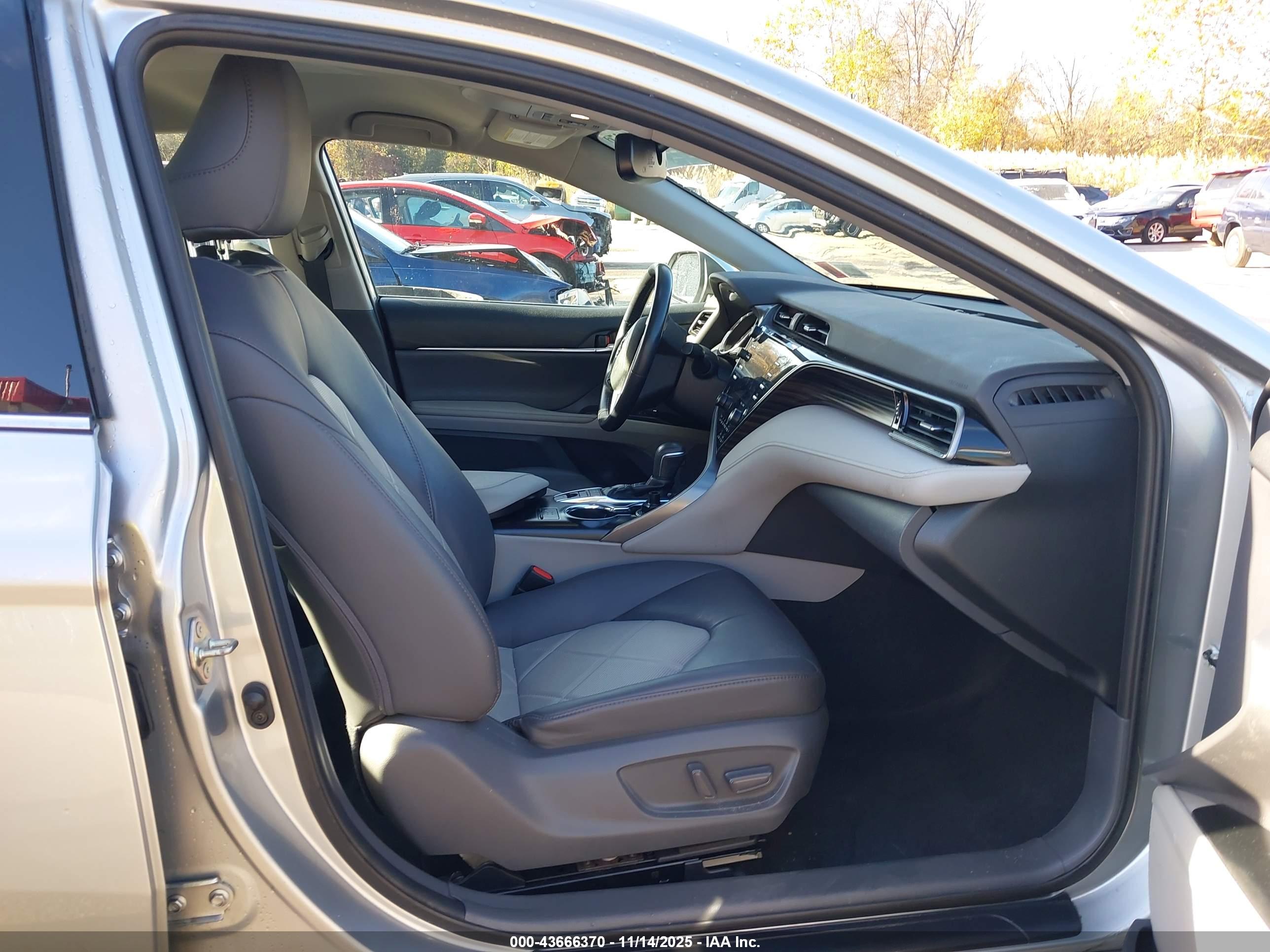 TOYOTA CAMRY image 5