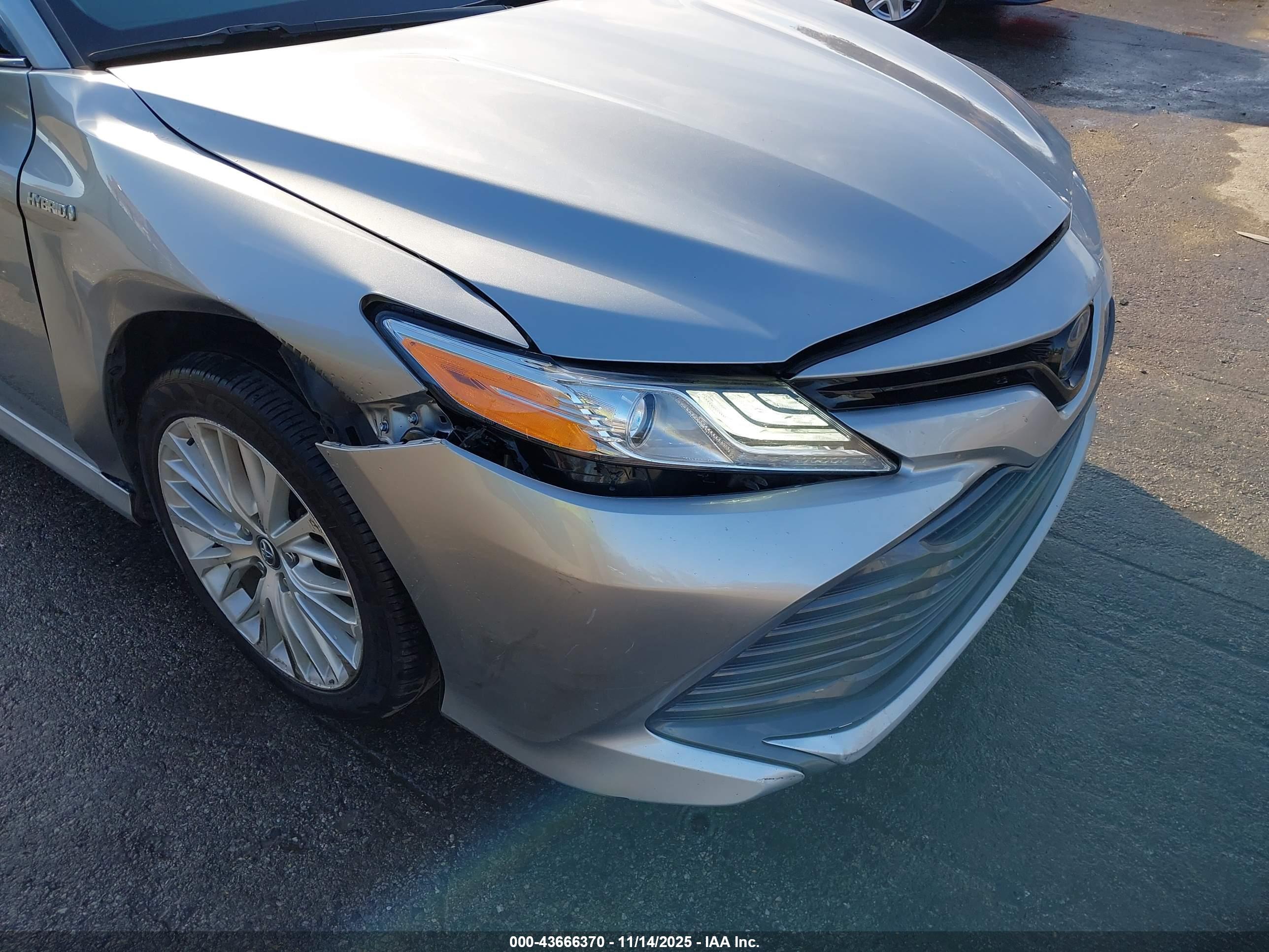 TOYOTA CAMRY image 6