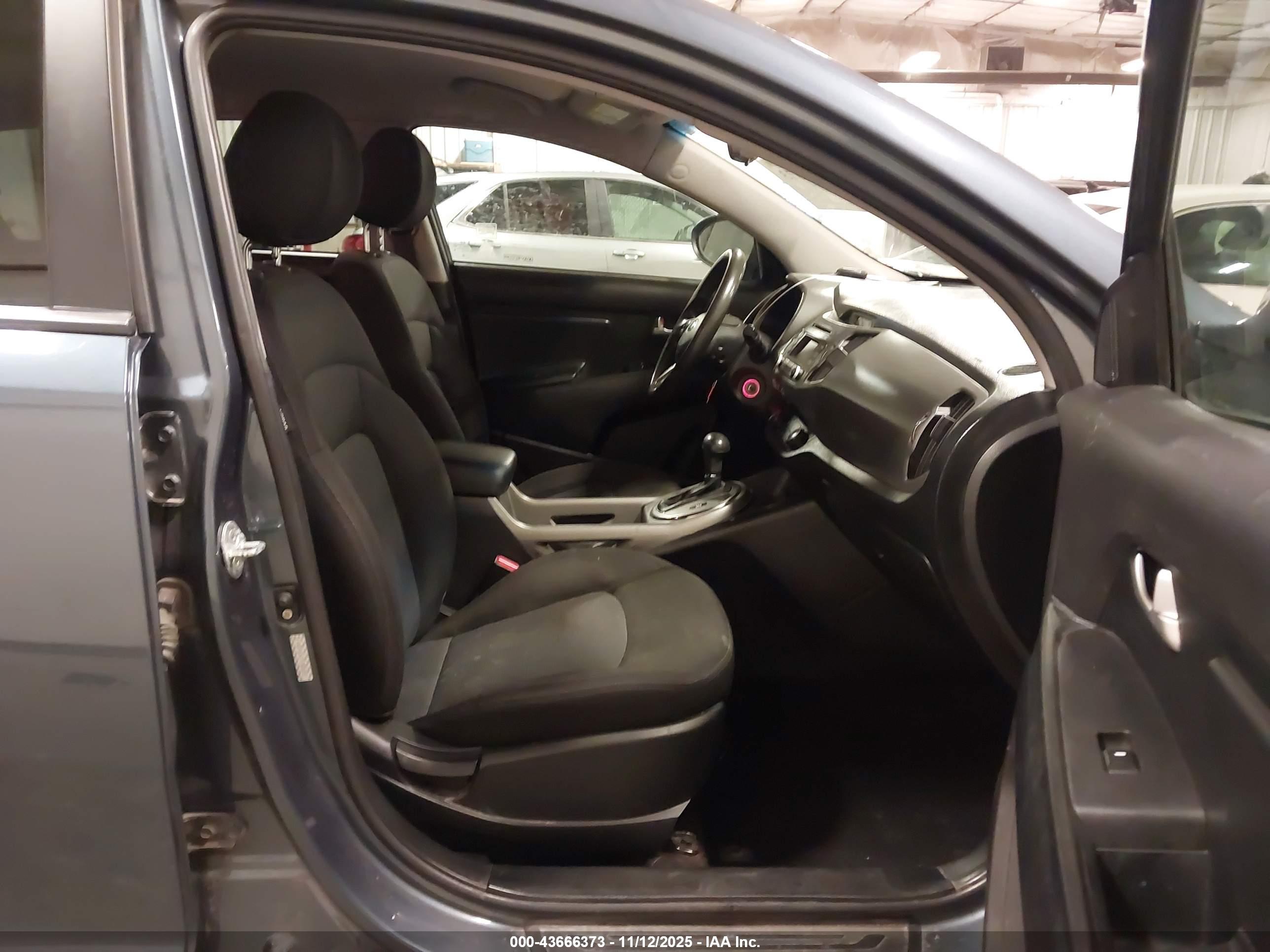 KIA SPORTAGE image 5
