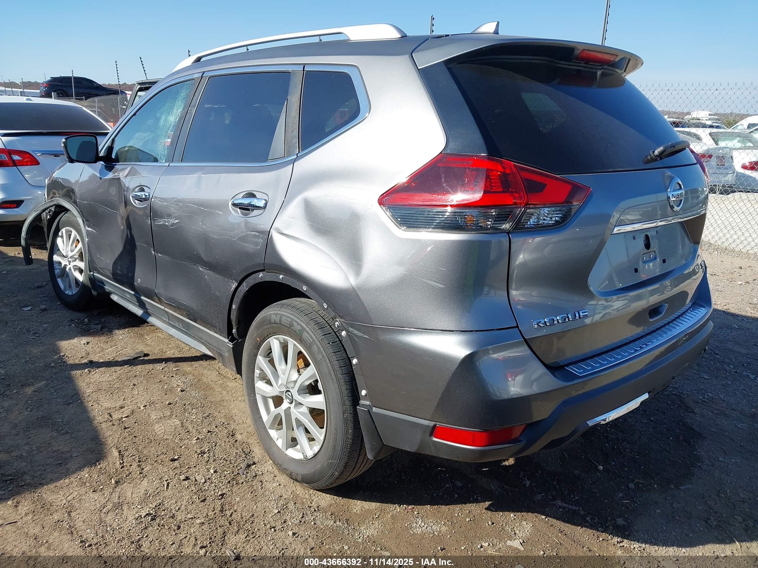 NISSAN ROGUE image 3