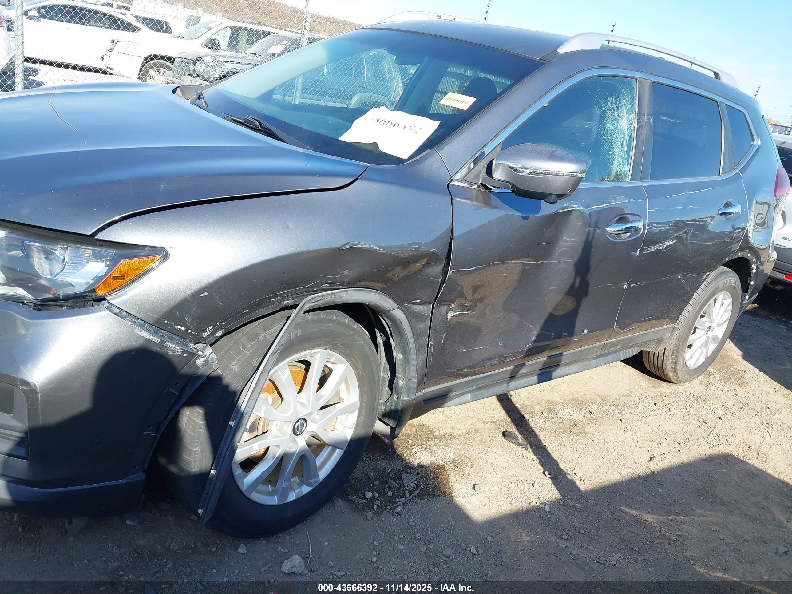 NISSAN ROGUE image 6