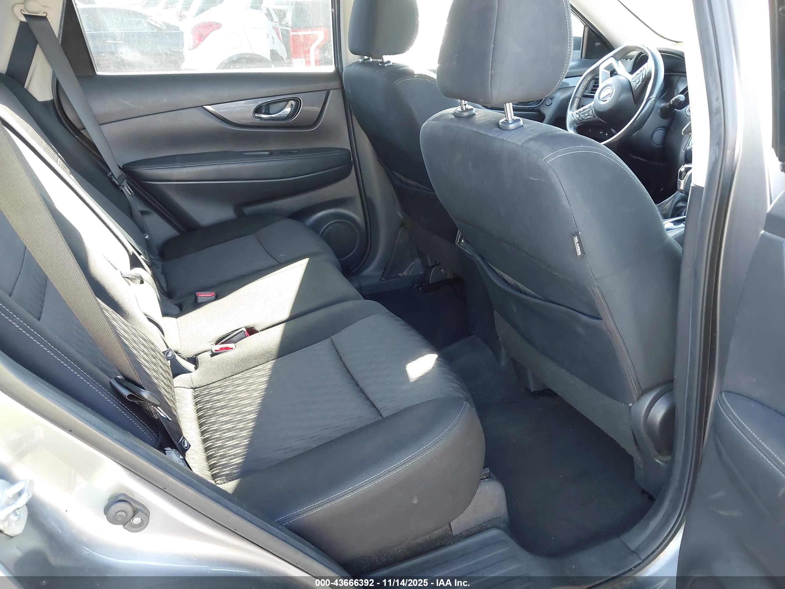 NISSAN ROGUE image 8
