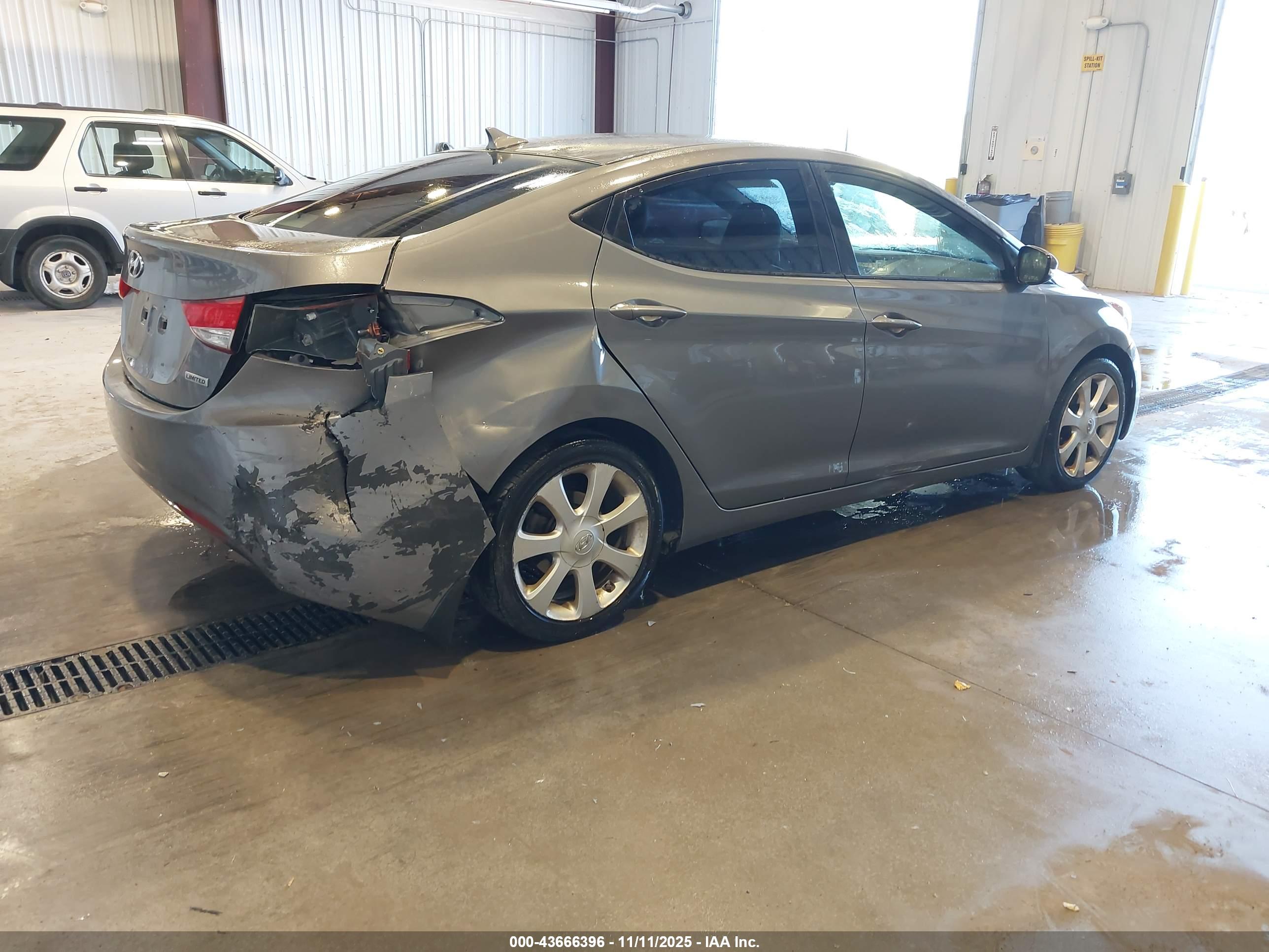 HYUNDAI ELANTRA image 4