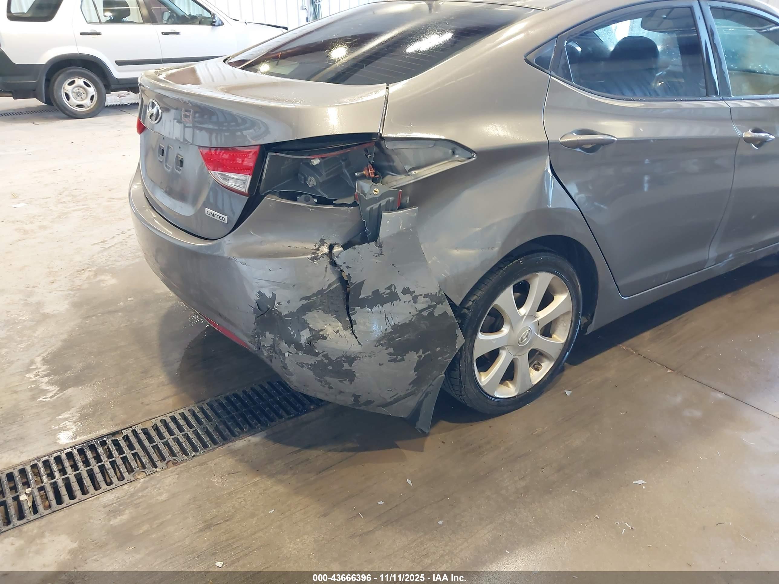 HYUNDAI ELANTRA image 6
