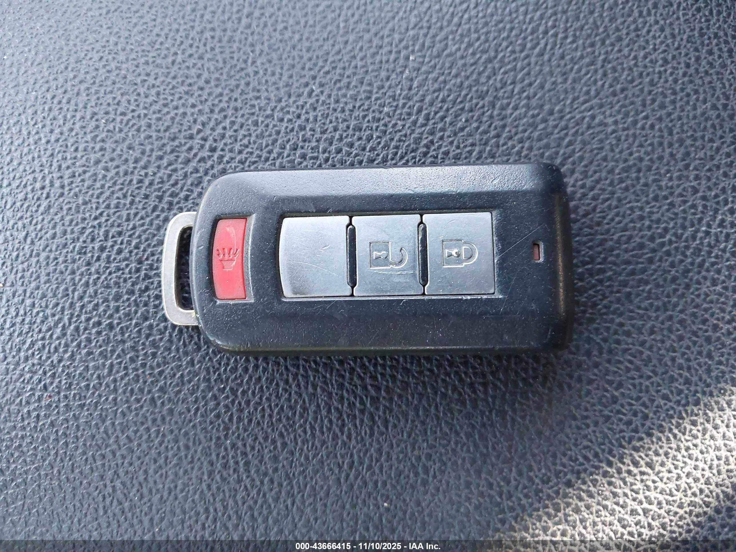 MITSUBISHI OUTLANDER image 11