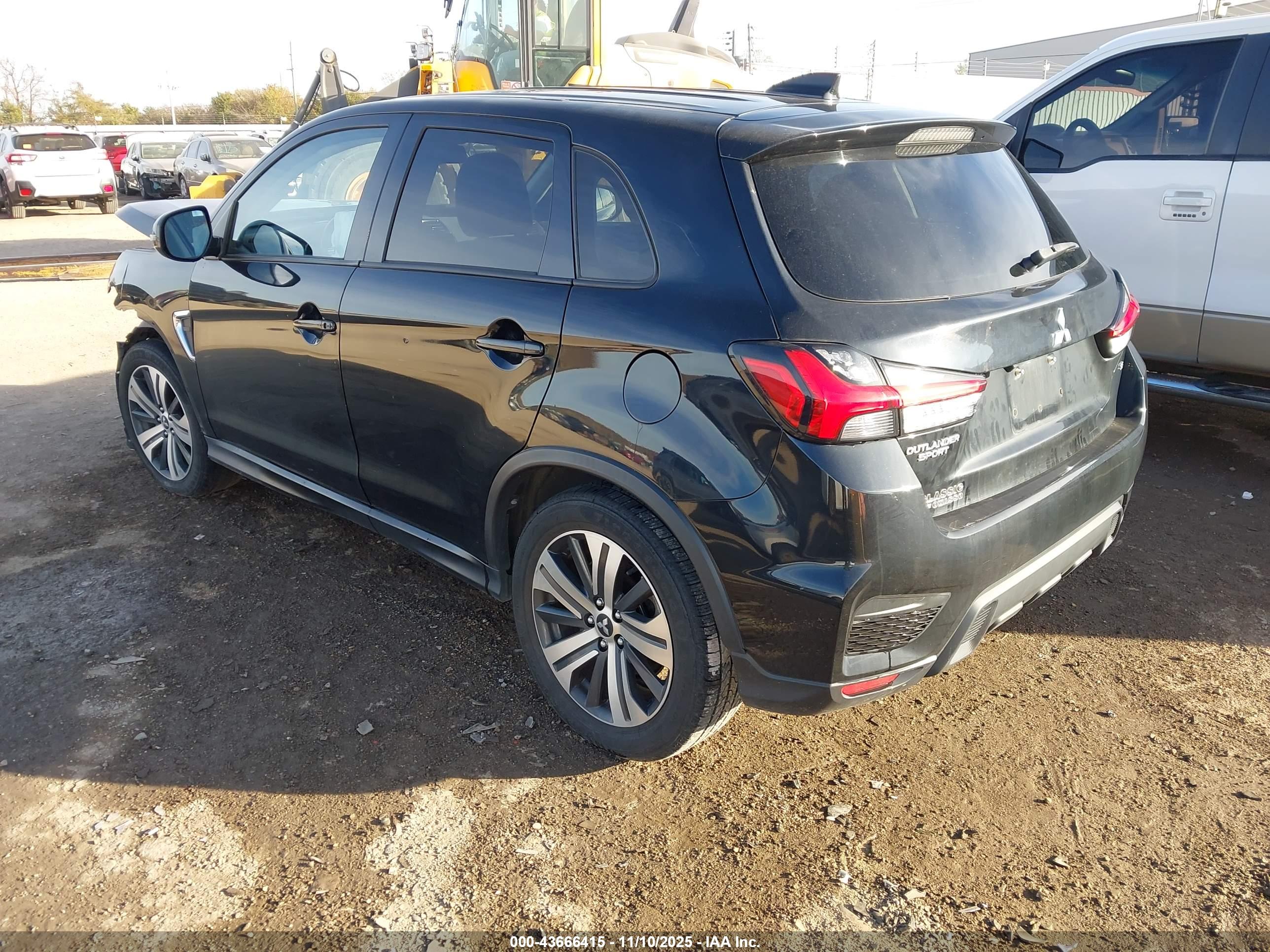MITSUBISHI OUTLANDER image 3