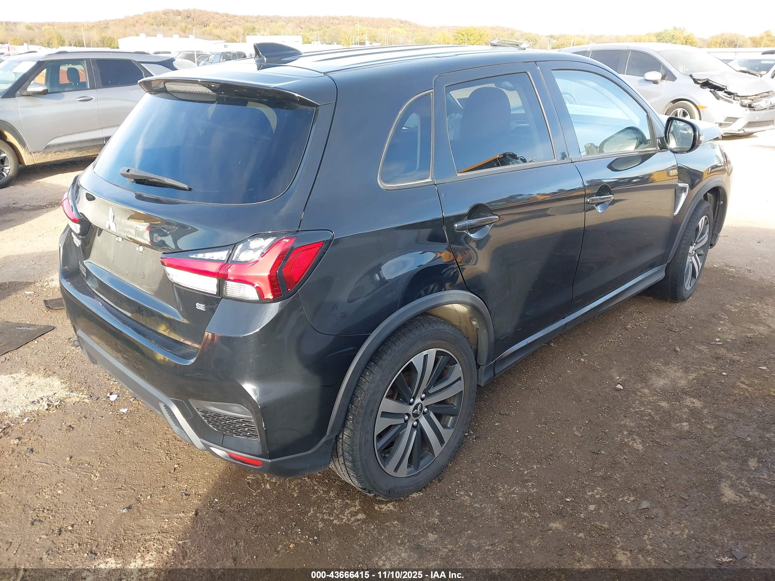 MITSUBISHI OUTLANDER image 4