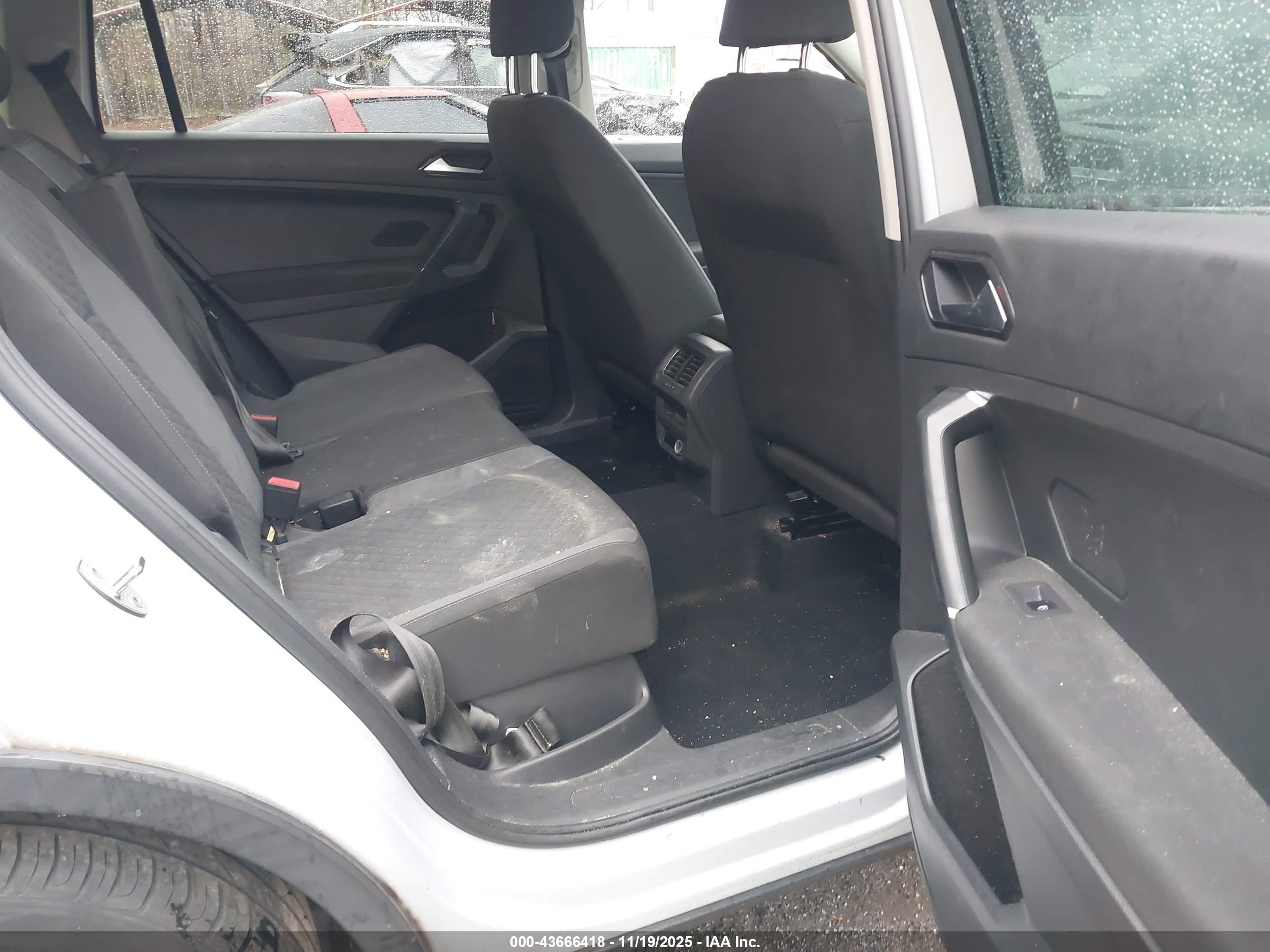 VOLKSWAGEN TIGUAN image 8