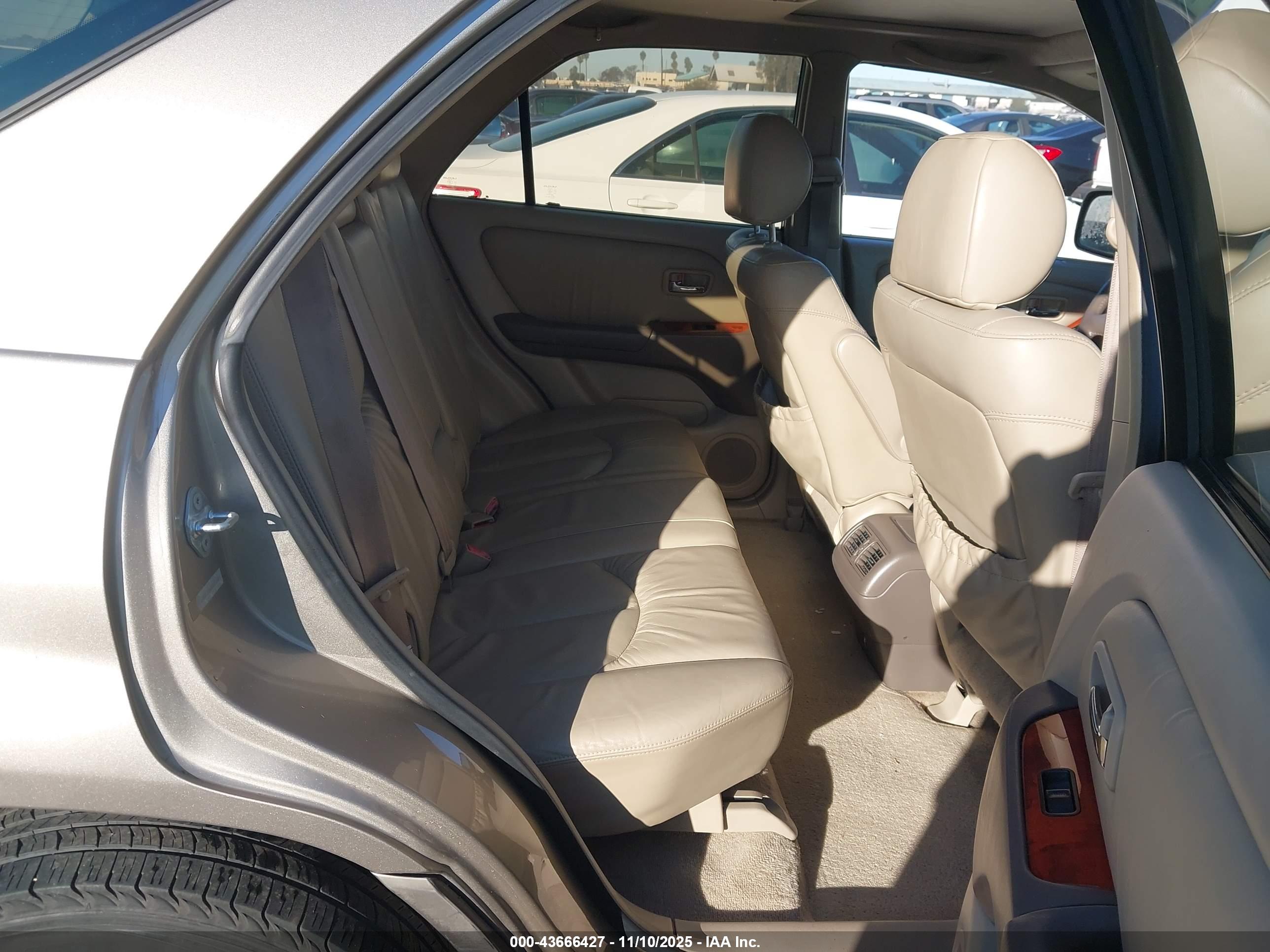 LEXUS RX image 8
