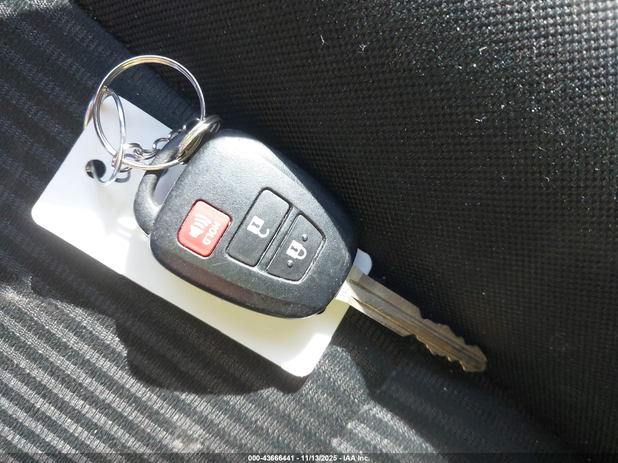 TOYOTA RAV4 image 11