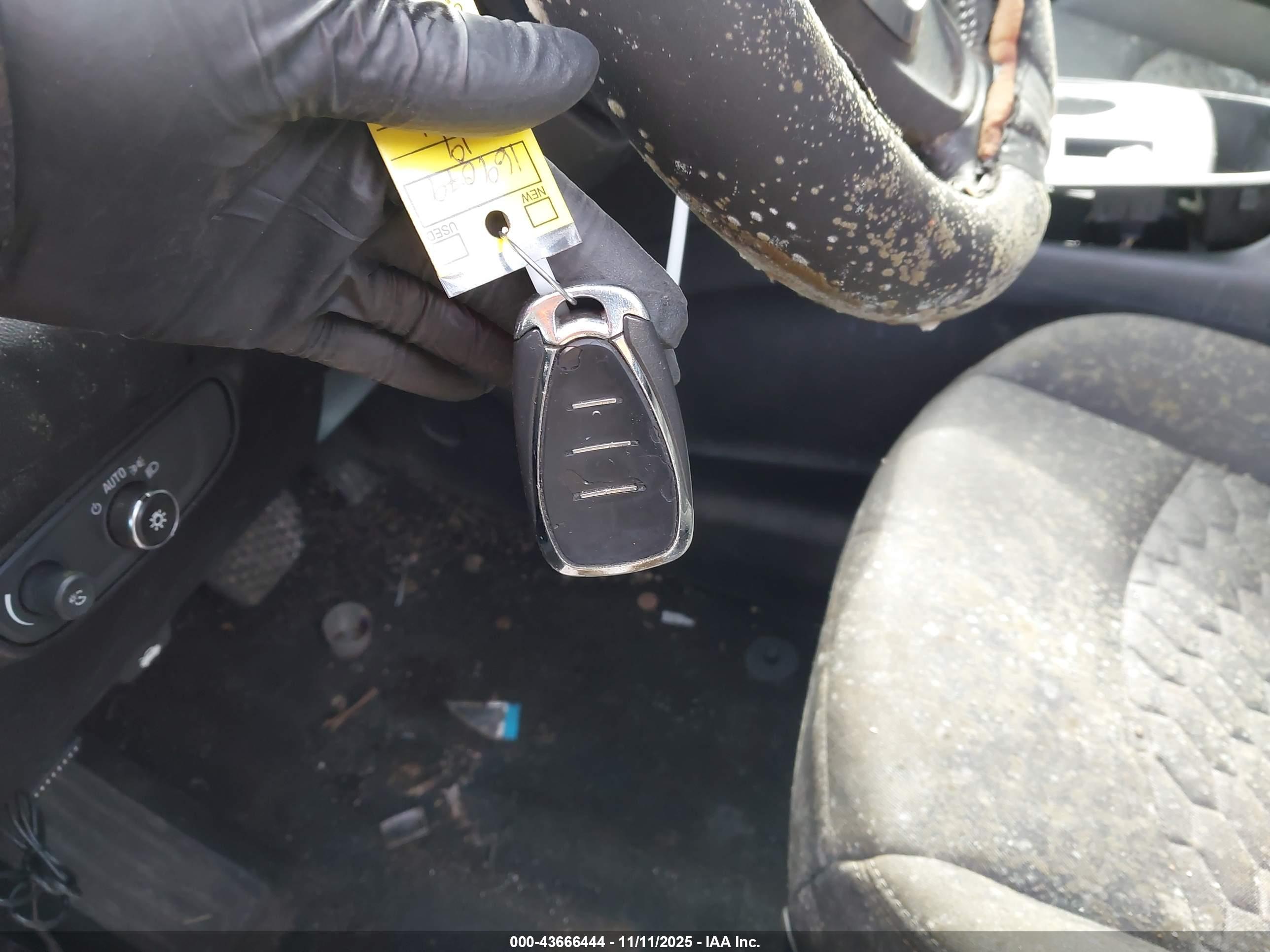 CHEVROLET EQUINOX image 11