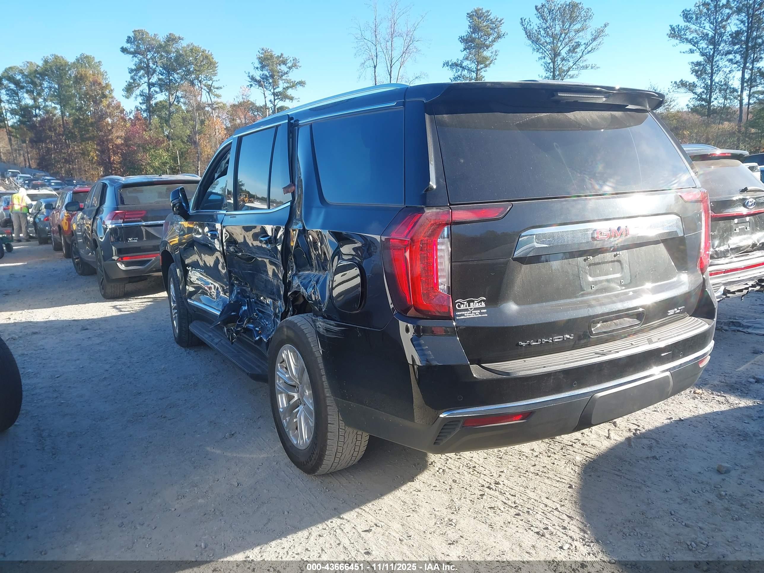 GMC YUKON image 3