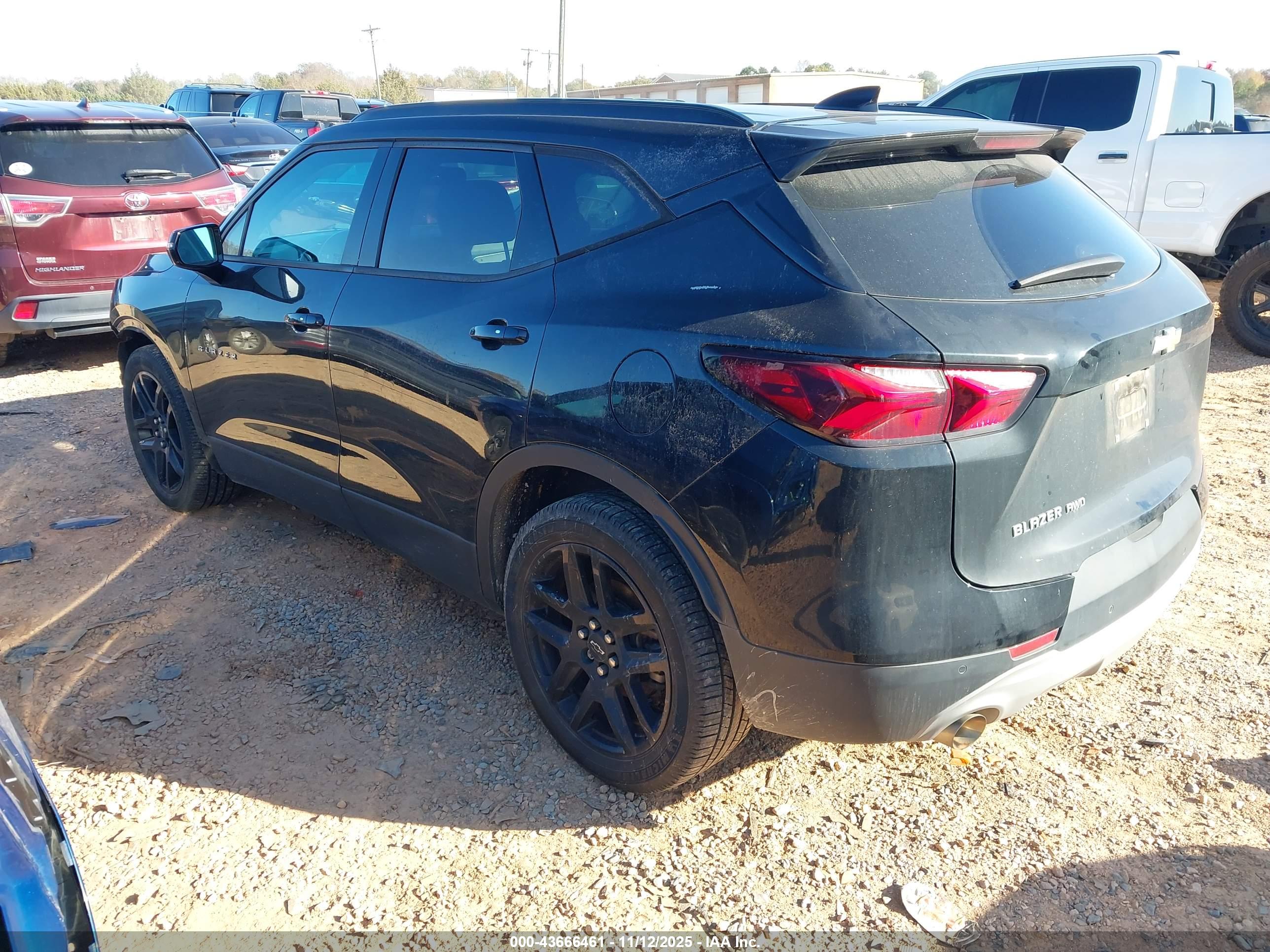 CHEVROLET BLAZER image 3