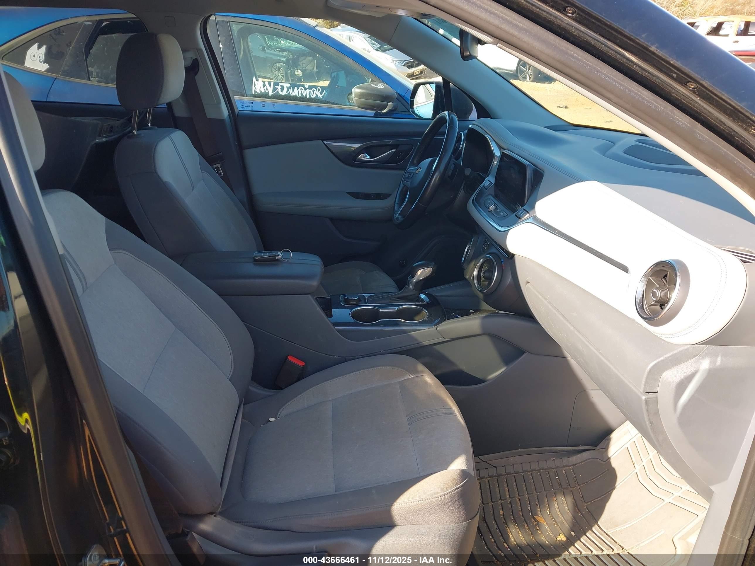 CHEVROLET BLAZER image 5