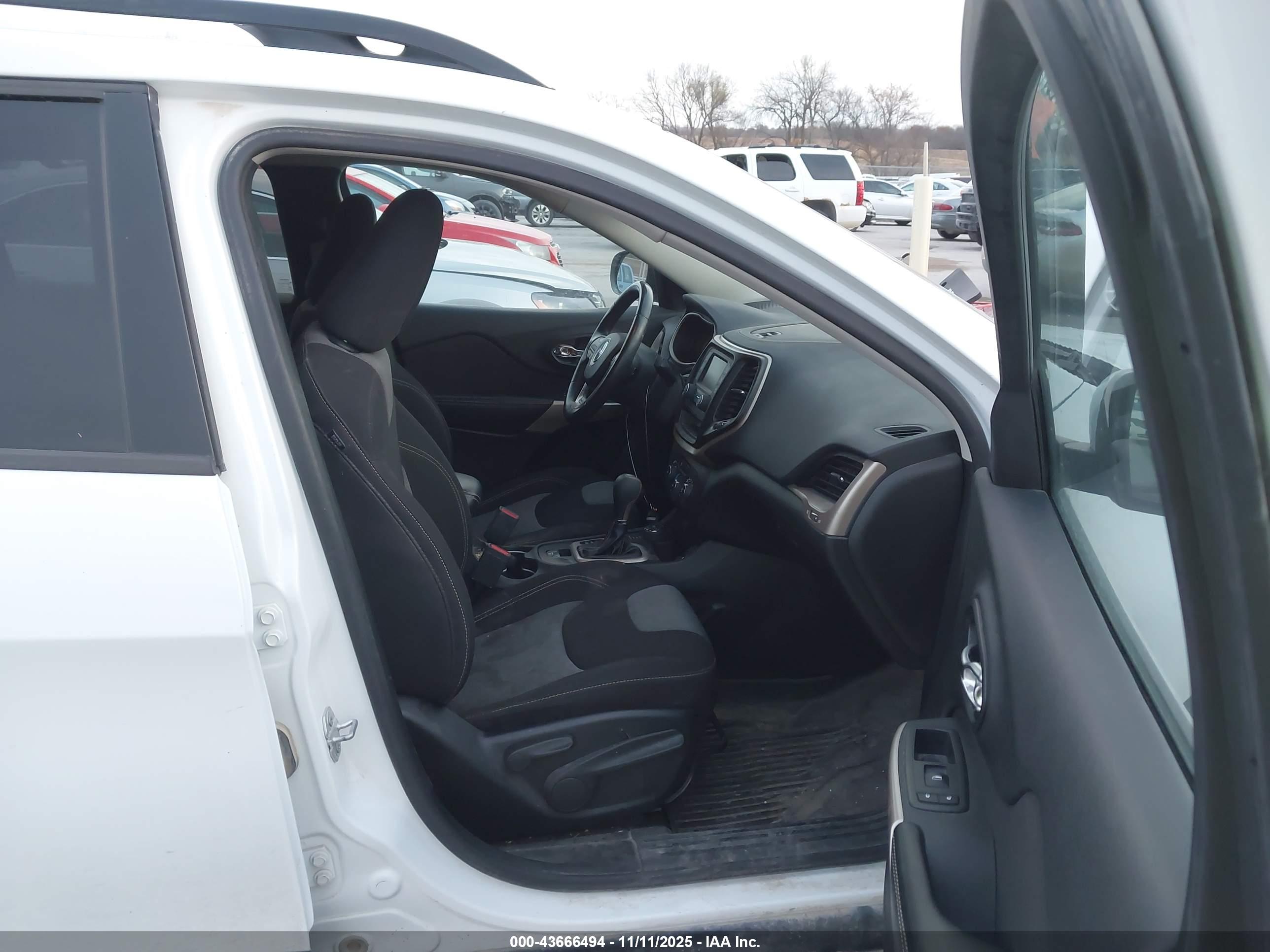 JEEP CHEROKEE image 5