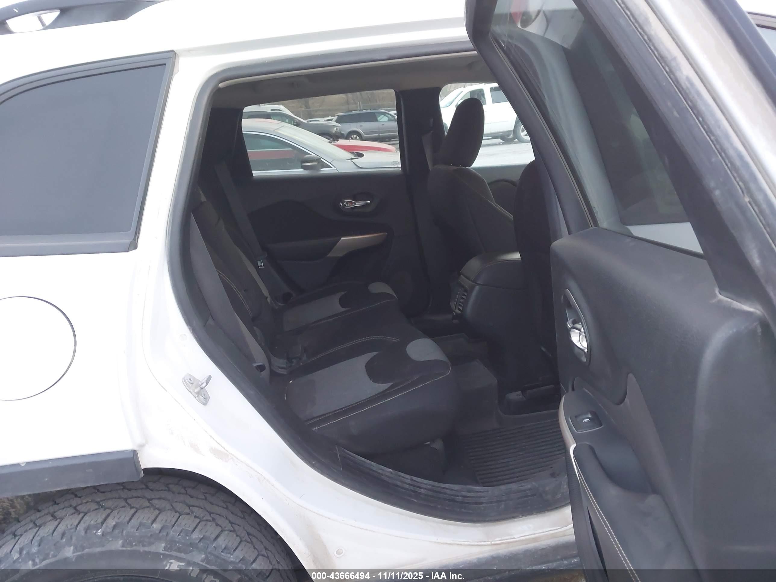 JEEP CHEROKEE image 8
