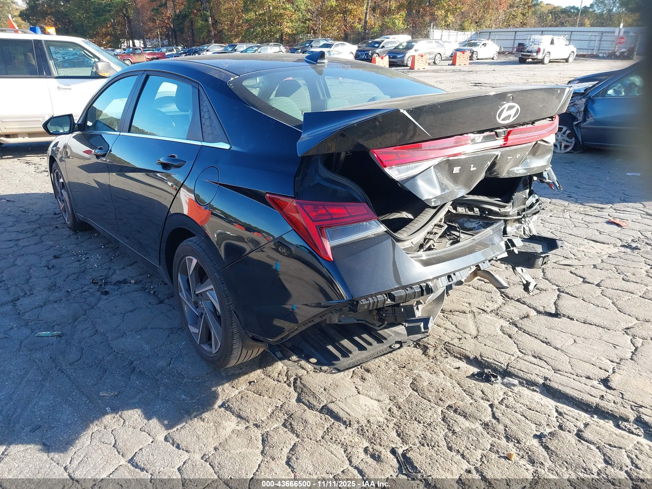 HYUNDAI ELANTRA image 3