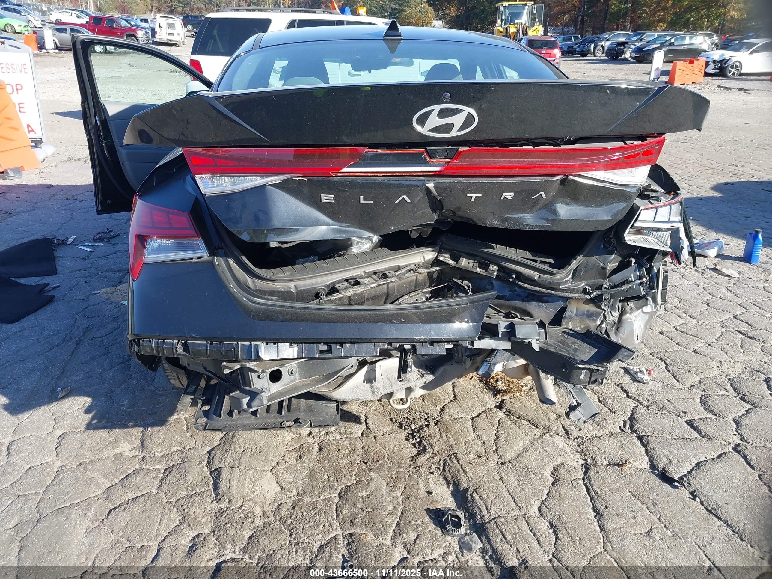 HYUNDAI ELANTRA image 6