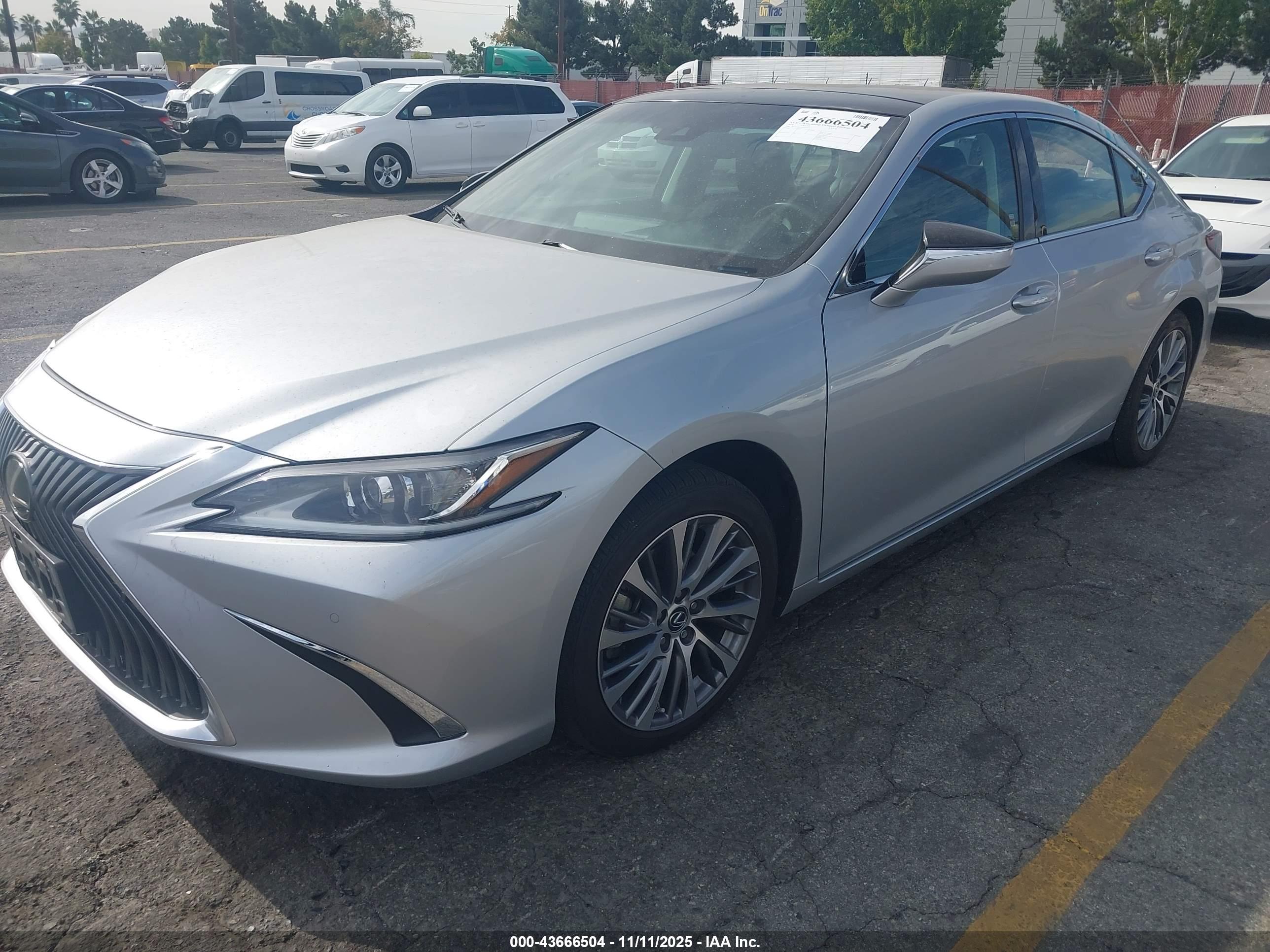 LEXUS ES image 2