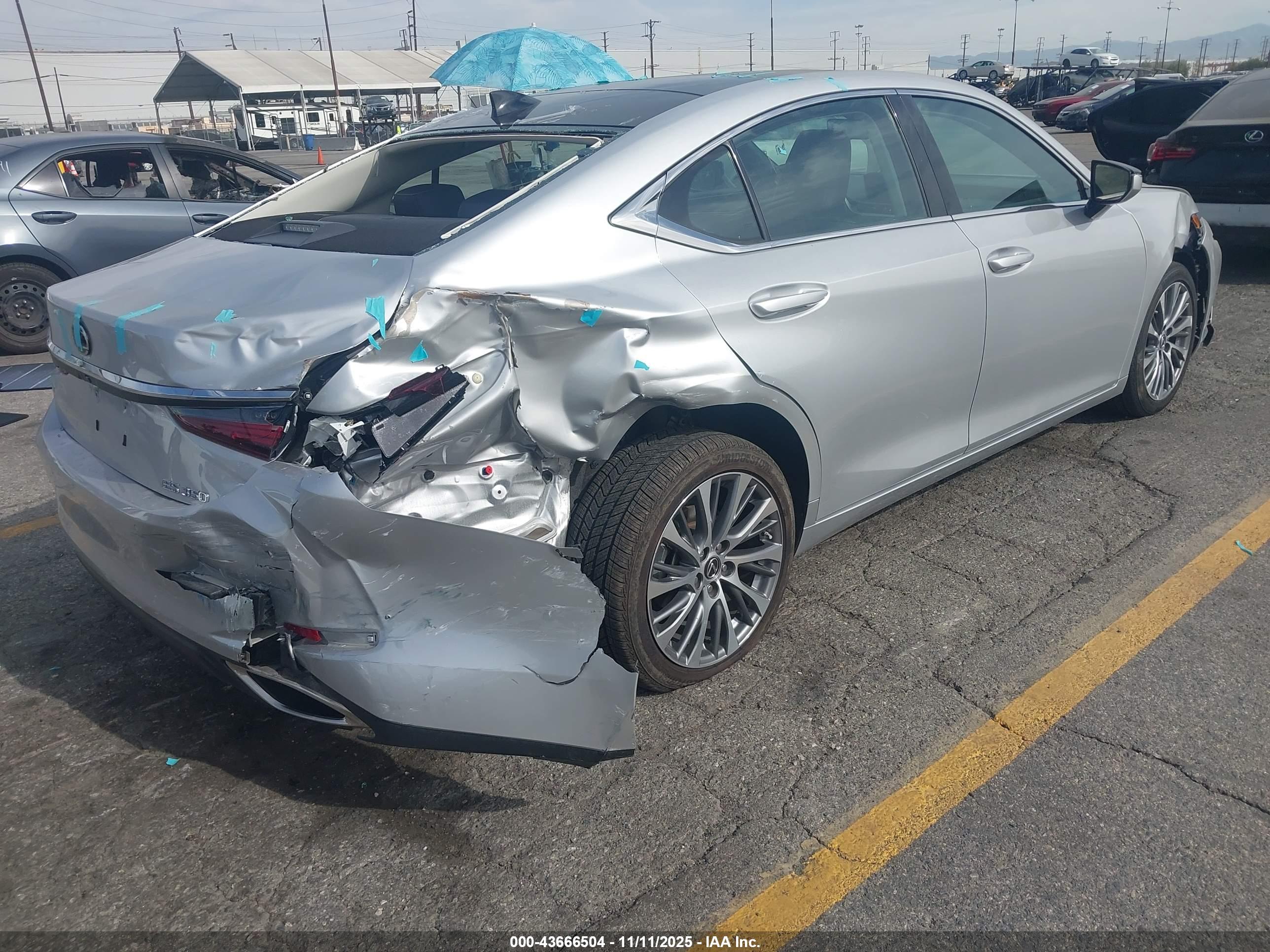 LEXUS ES image 4