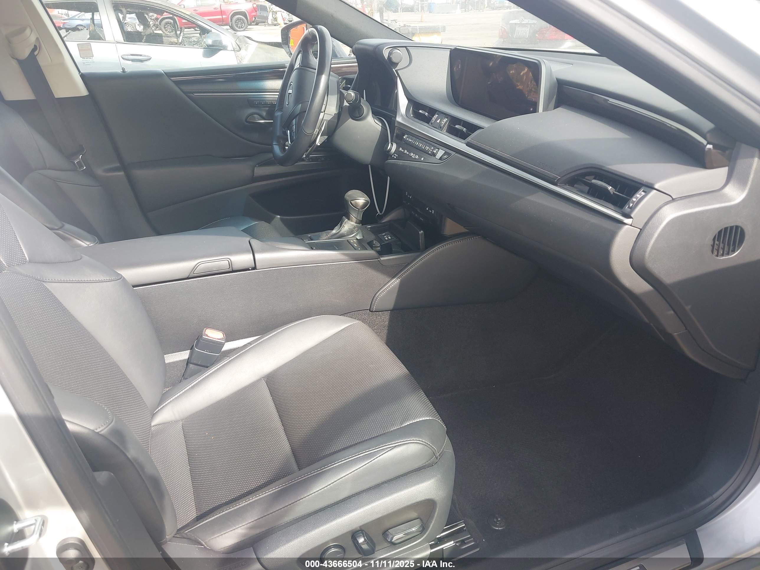 LEXUS ES image 5