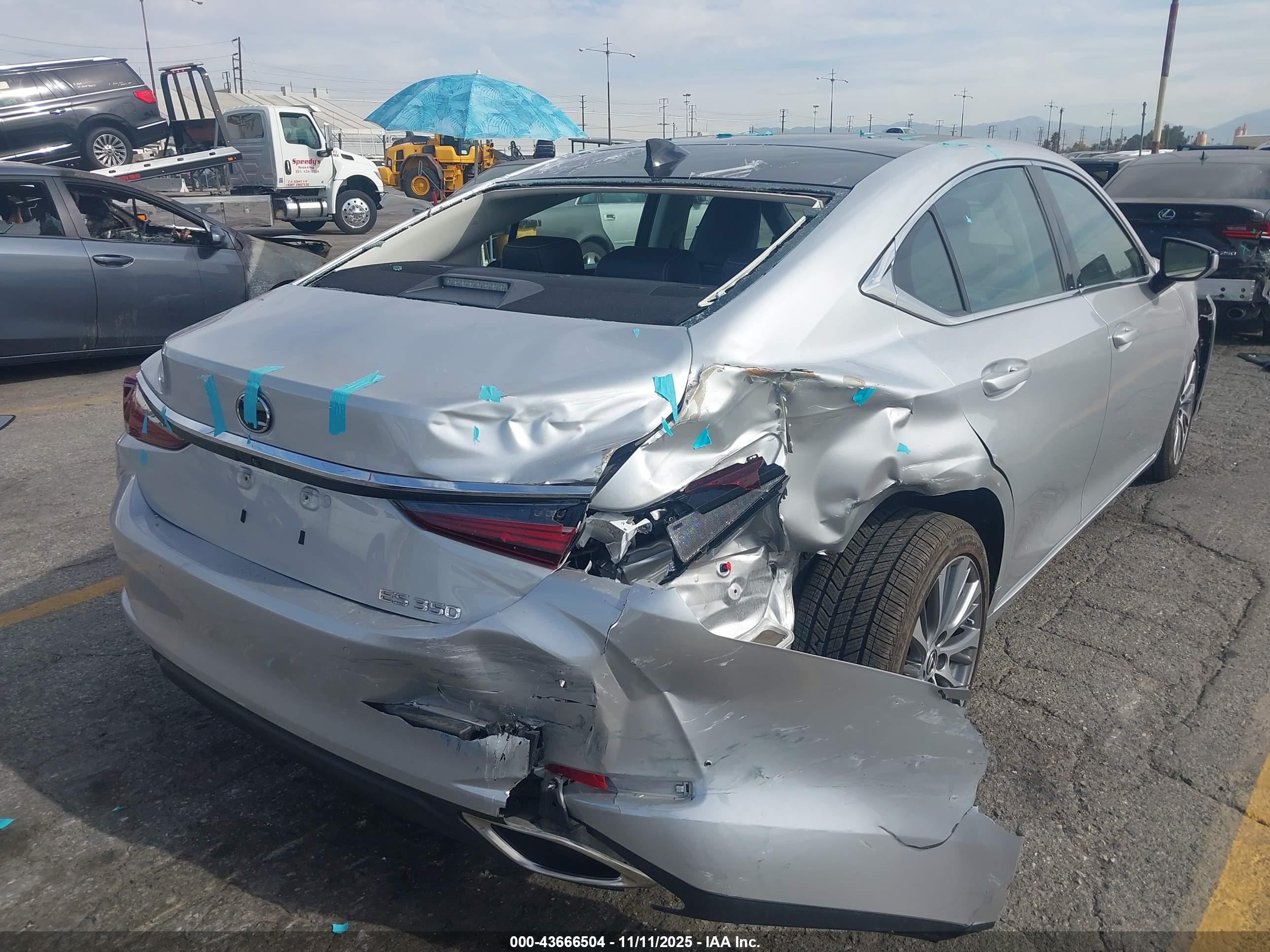 LEXUS ES image 6