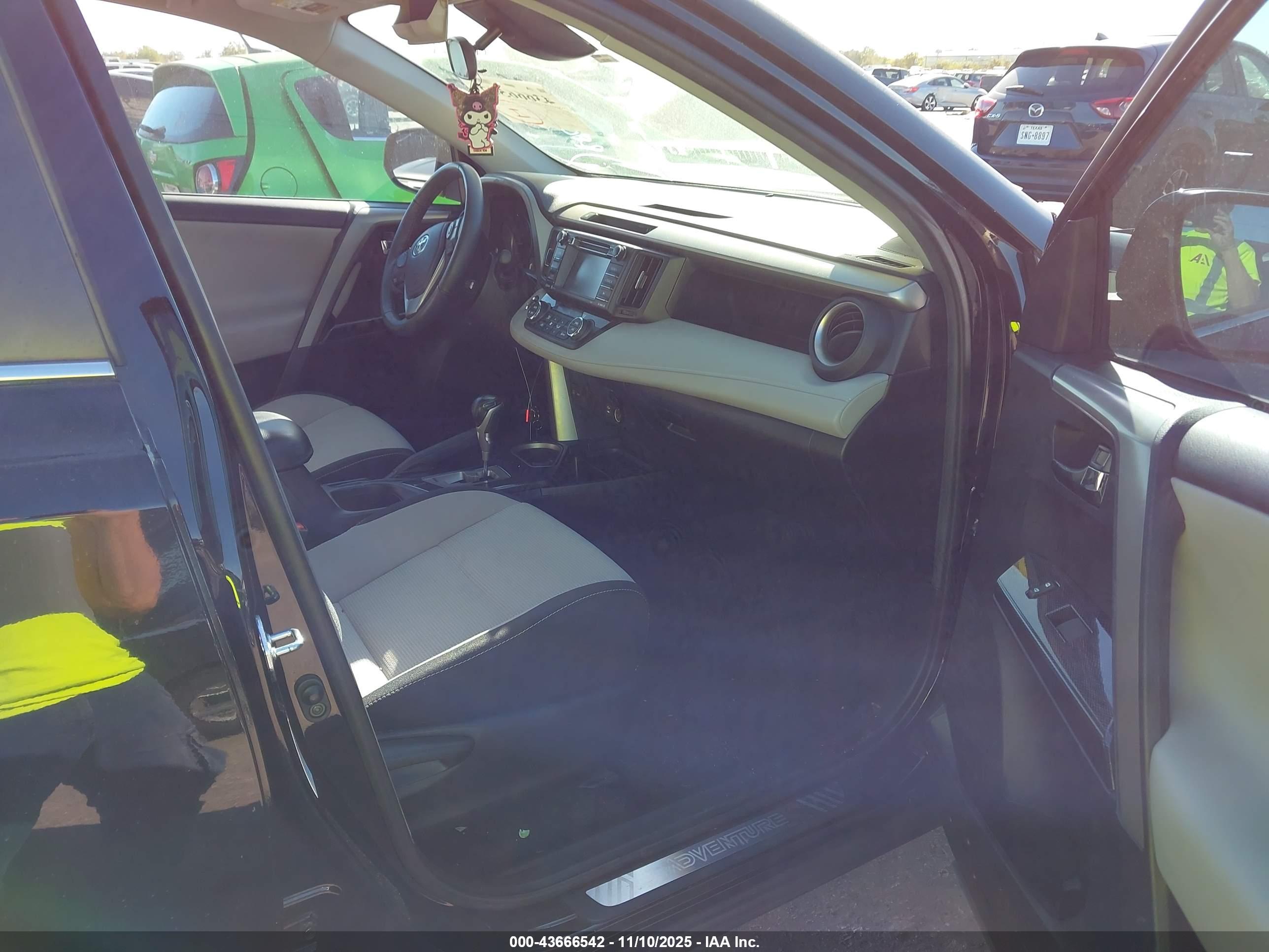 TOYOTA RAV4 image 5