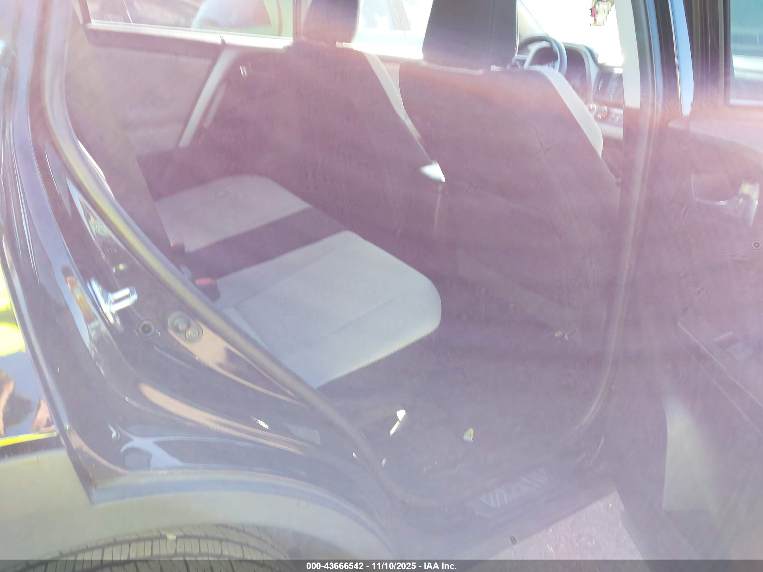 TOYOTA RAV4 image 8