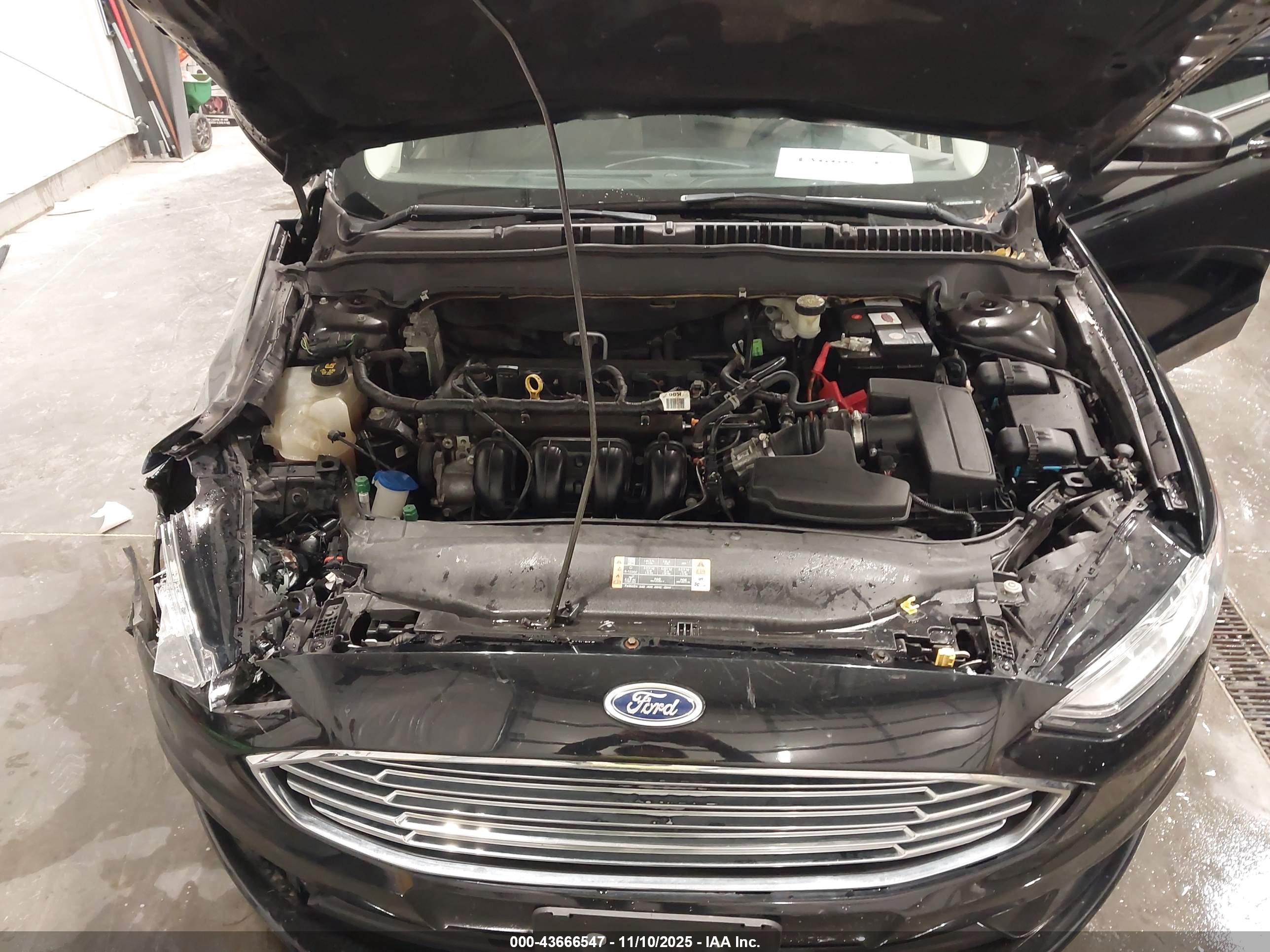 FORD FUSION image 10