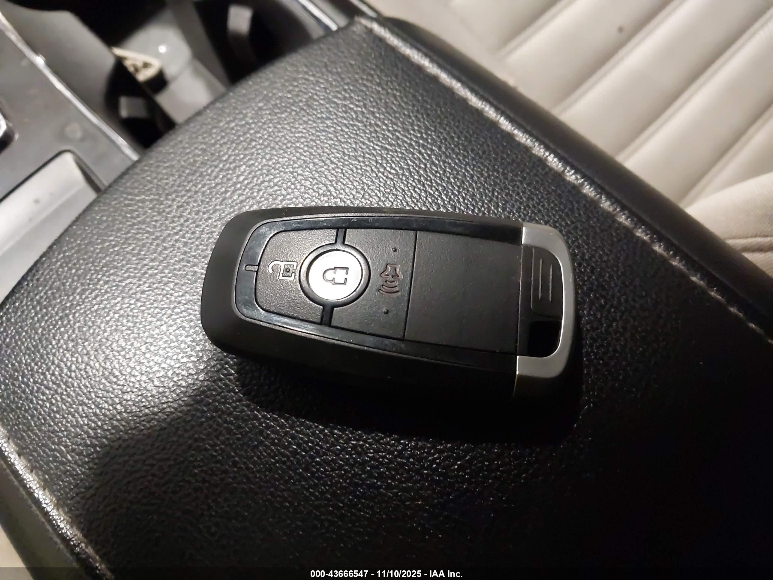 FORD FUSION image 11