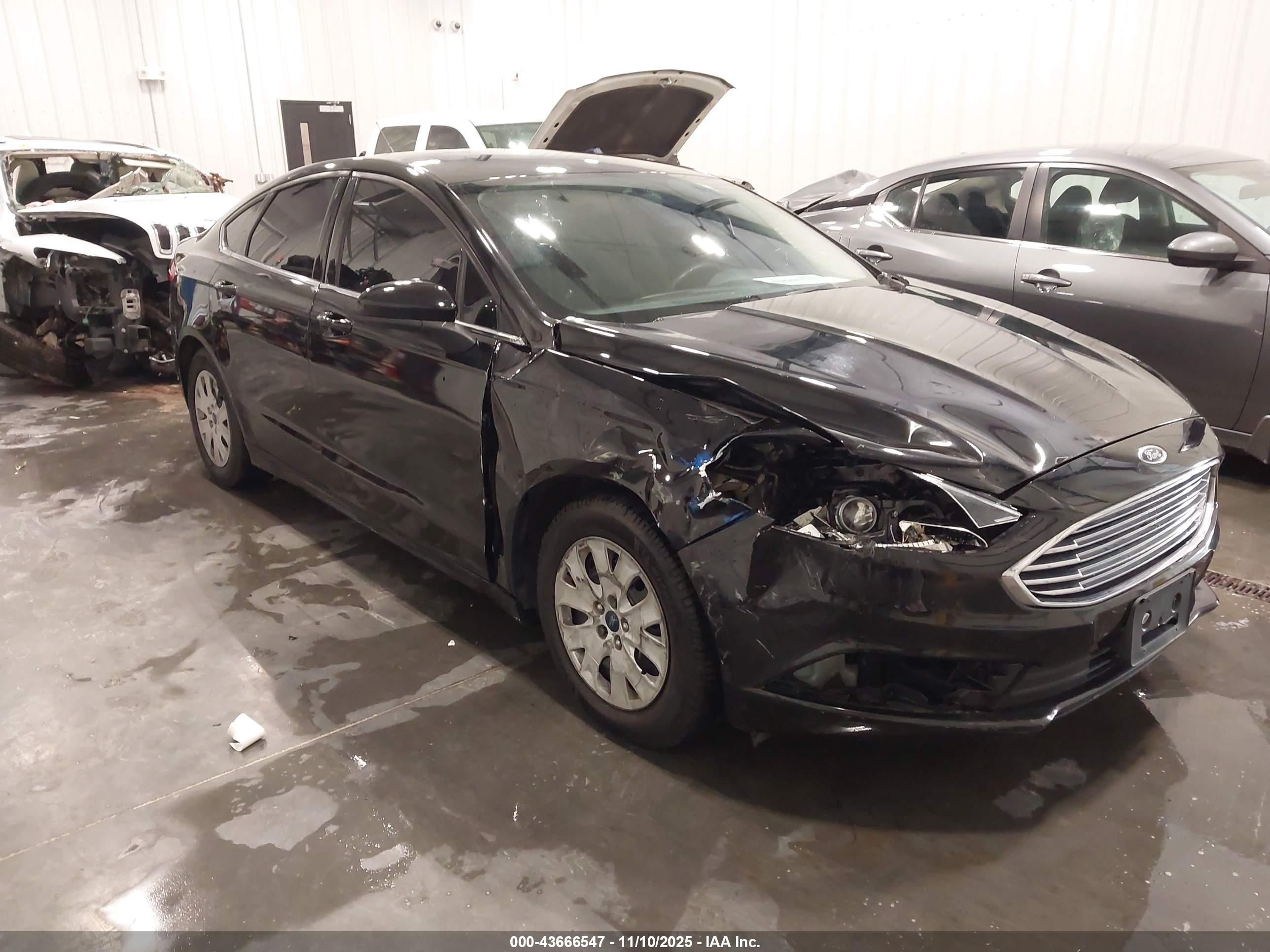 FORD FUSION image 6