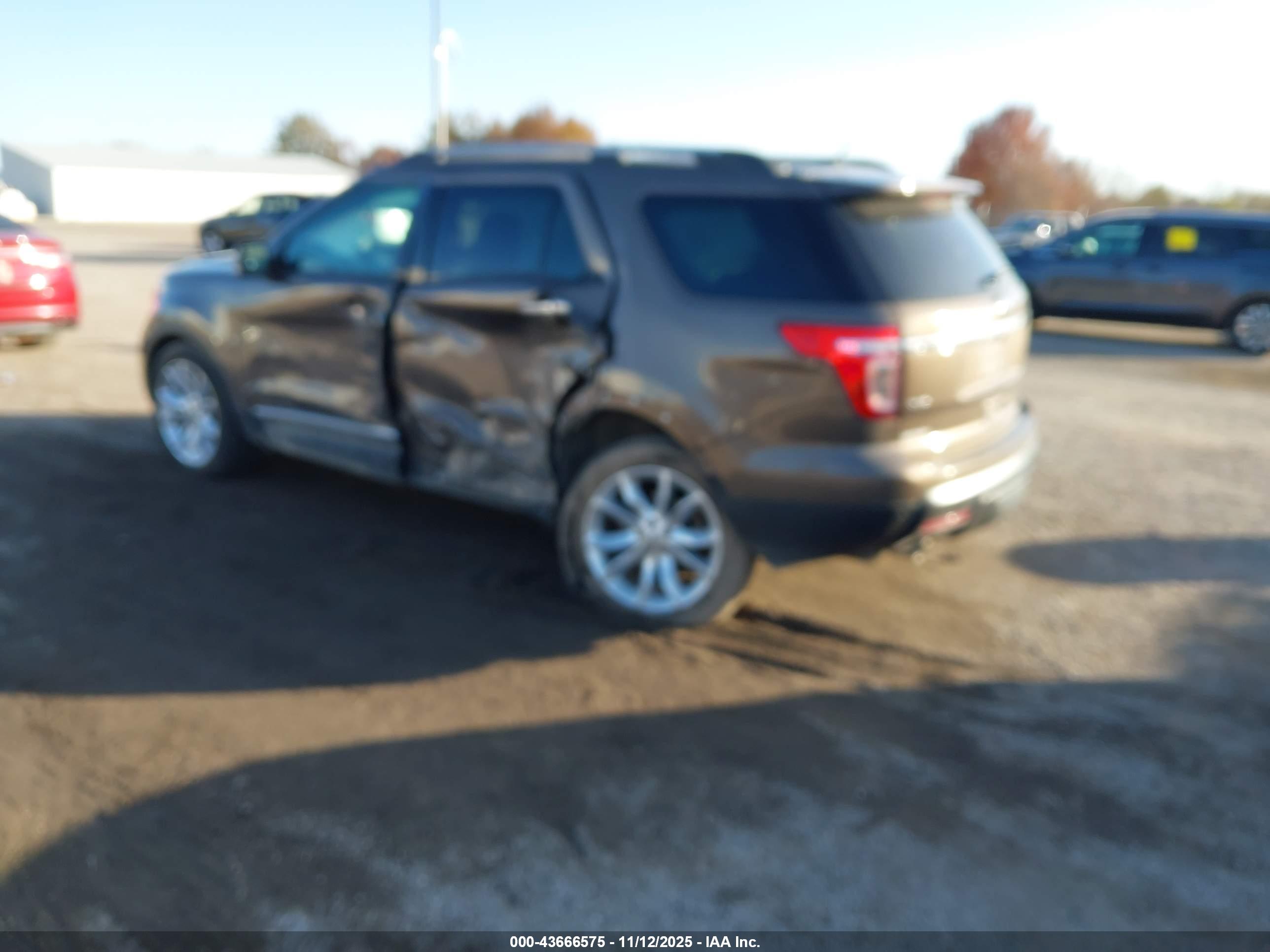 FORD EXPLORER image 3