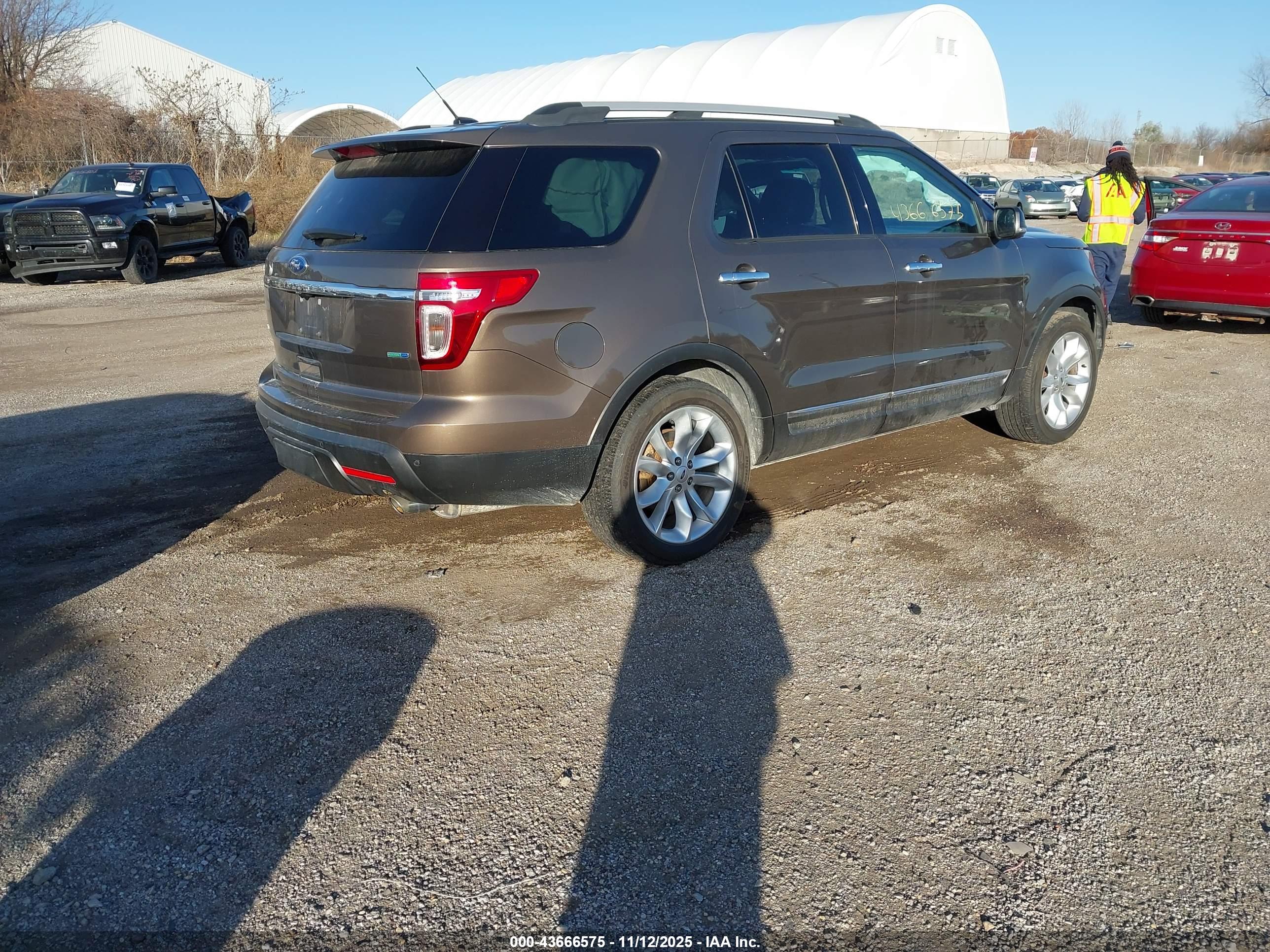 FORD EXPLORER image 4