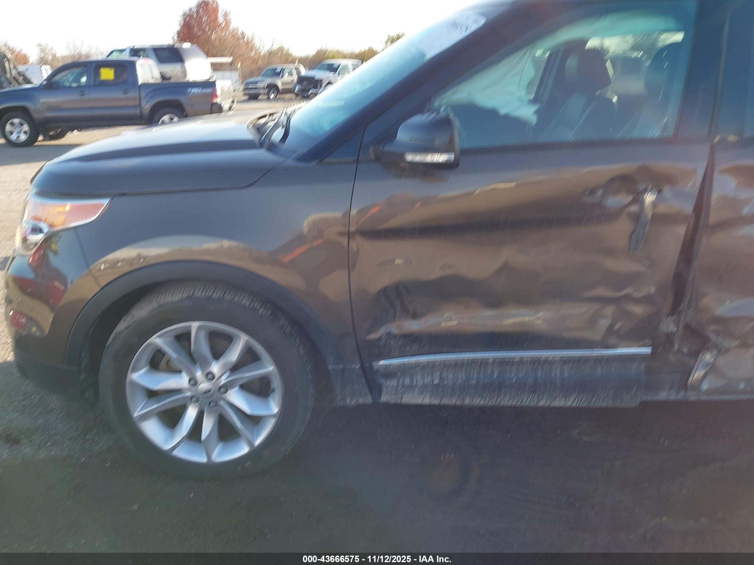 FORD EXPLORER image 6