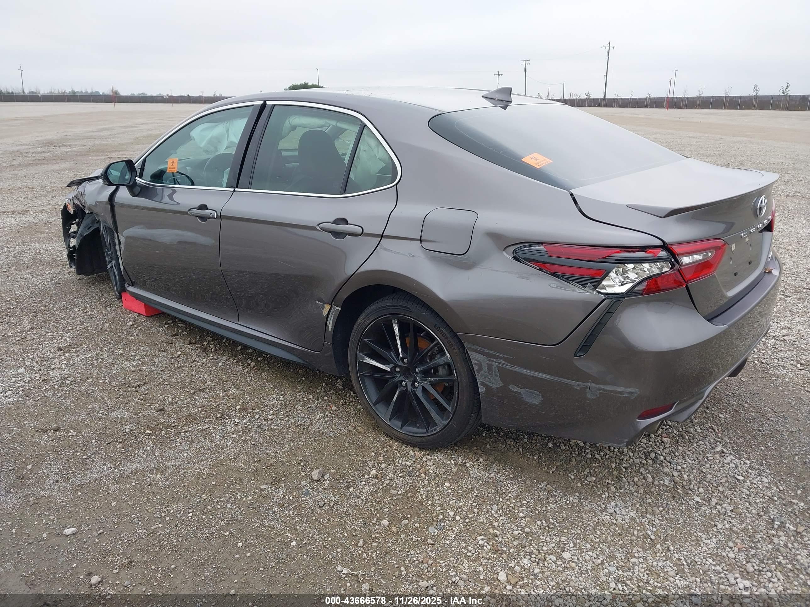 TOYOTA CAMRY image 3