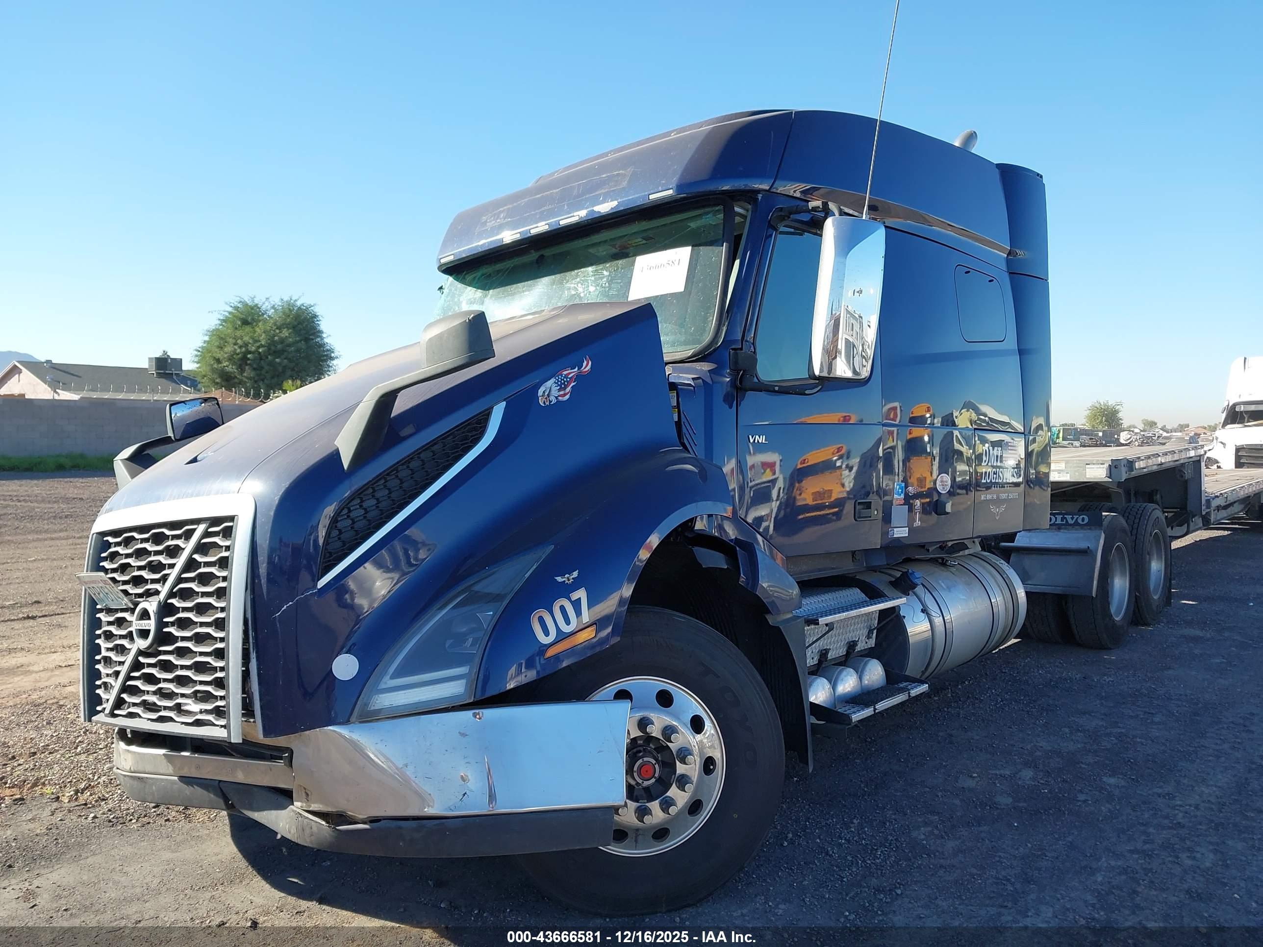 VOLVO VNL image 2