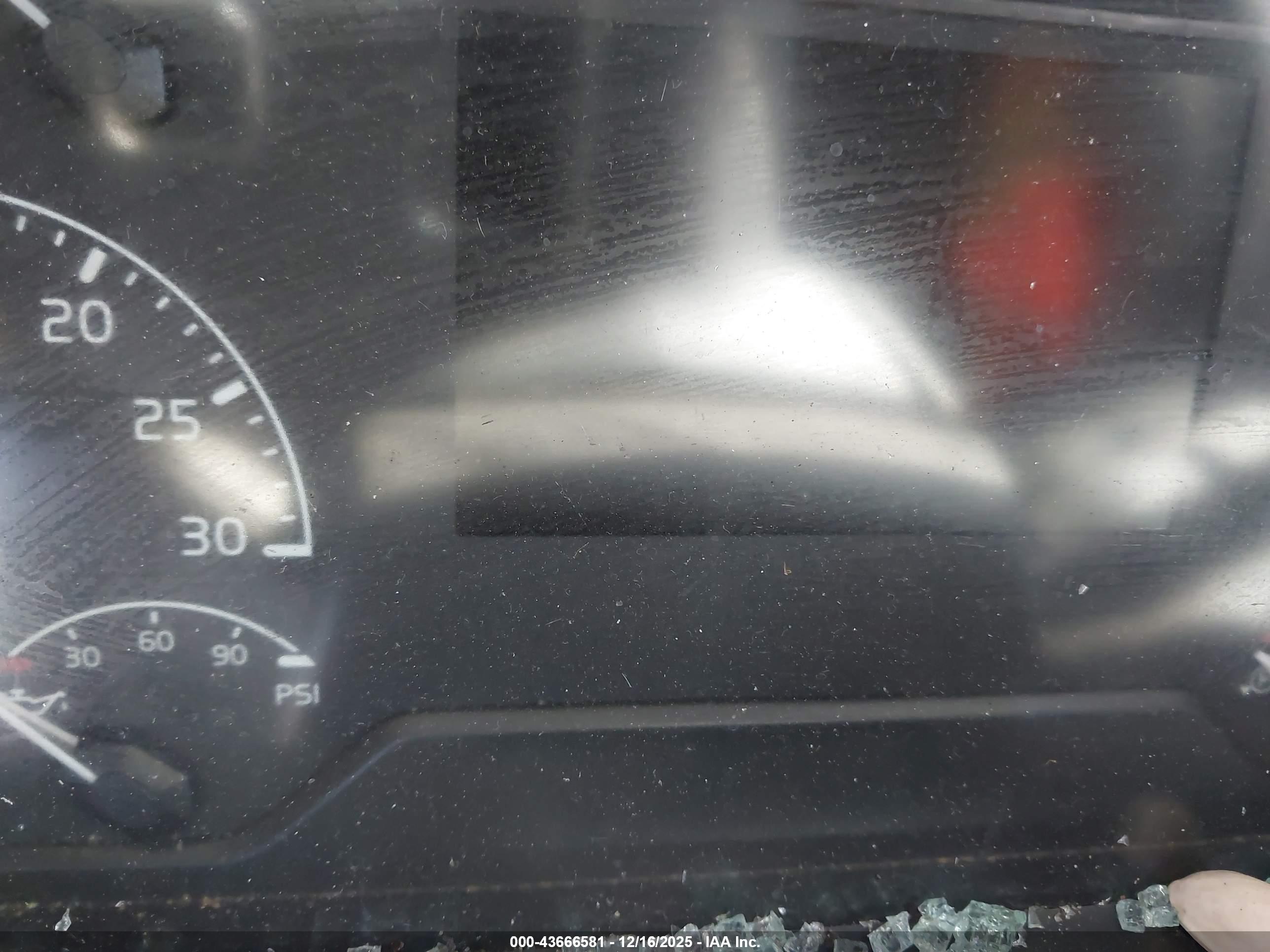 VOLVO VNL image 6
