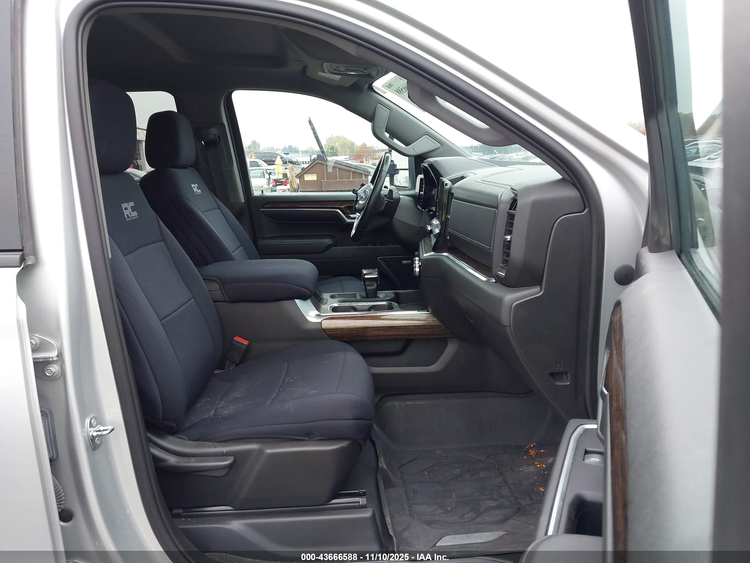 GMC SIERRA image 5
